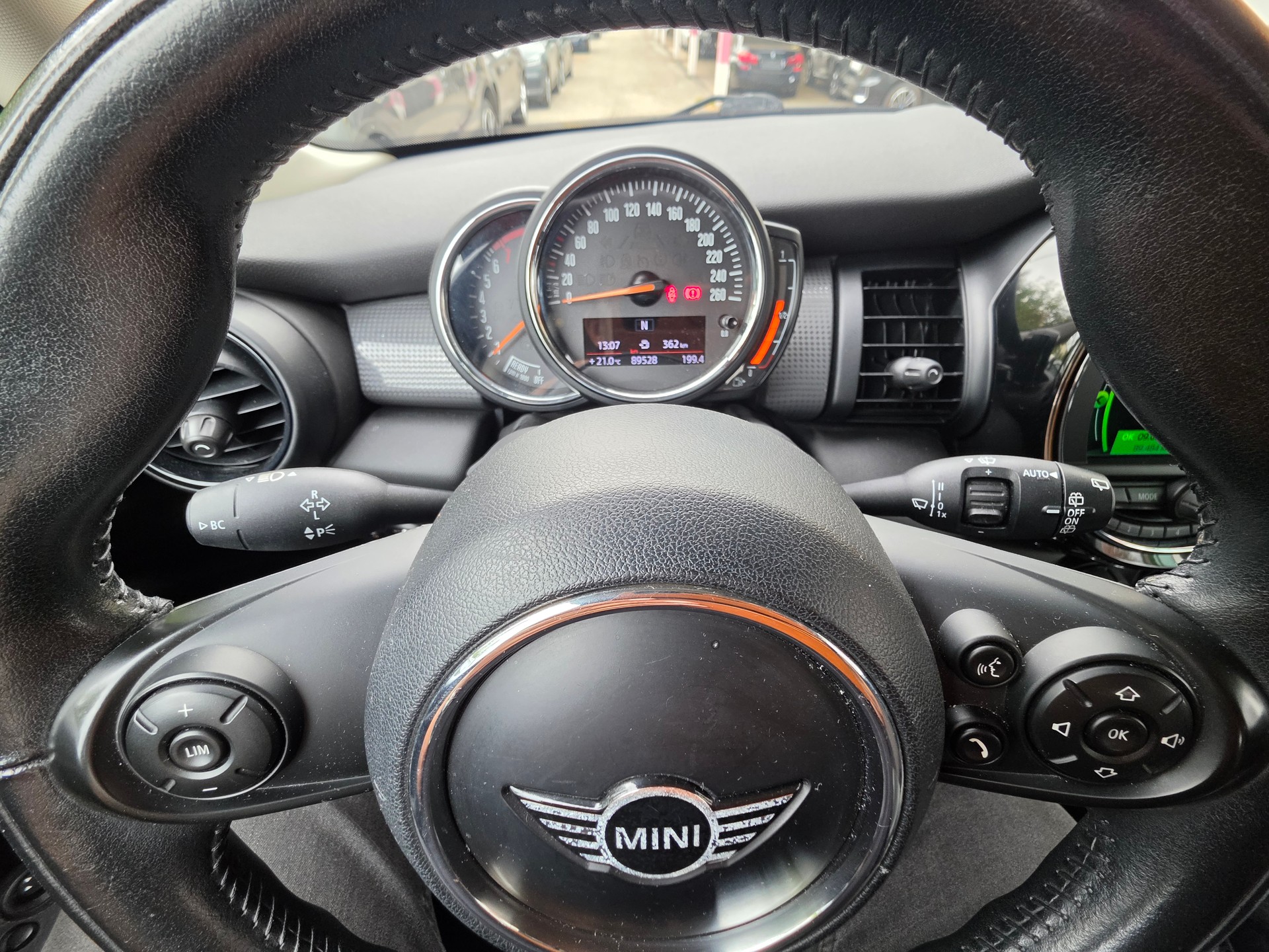 MINI Cooper-image-10