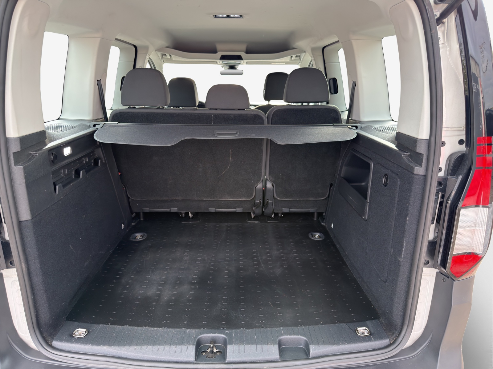 VW Caddy 2.0 TDI 4Motion-image-12