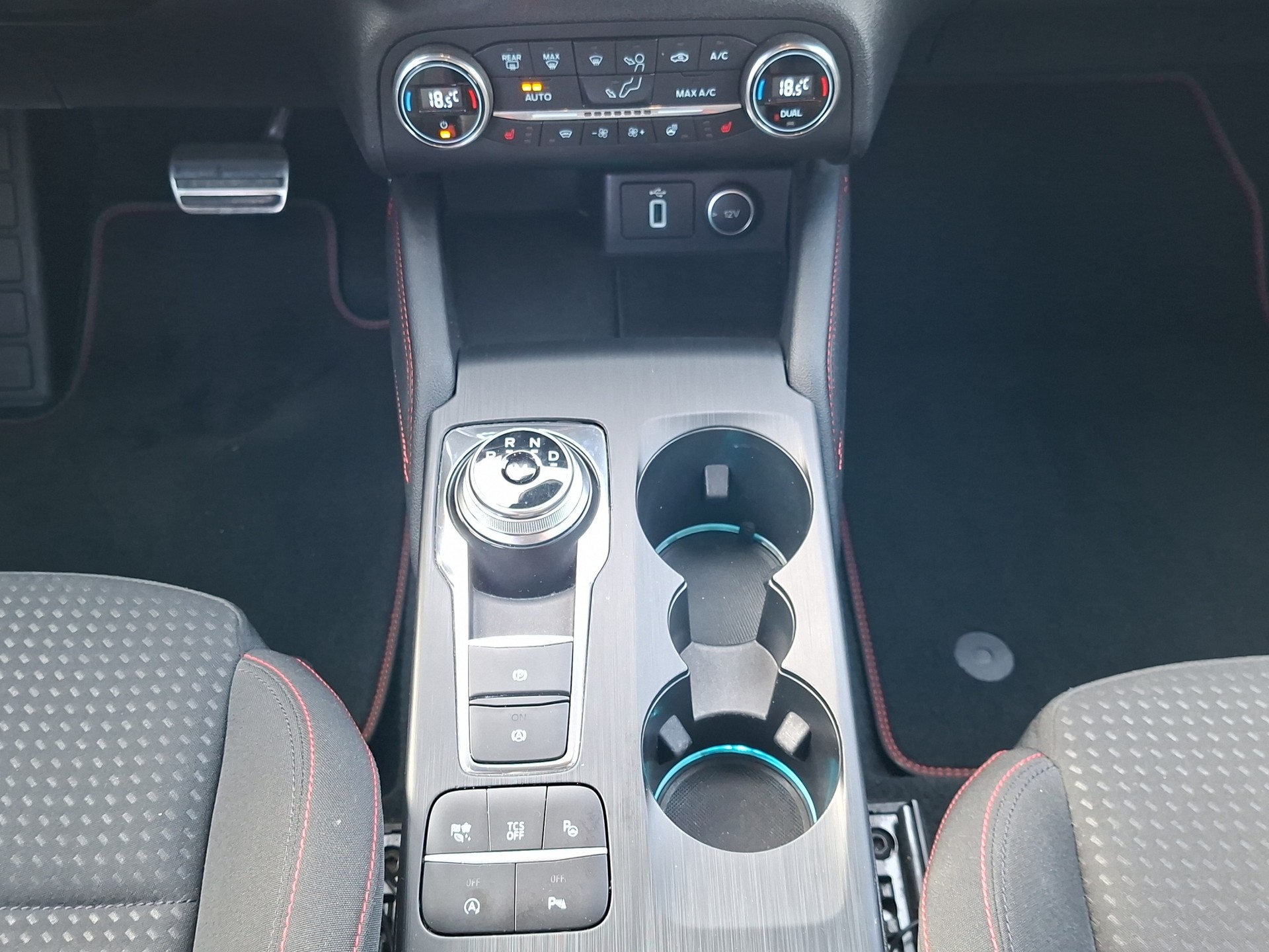 FORD Focus 1.5 SCTi ST Line Automatic-image-12