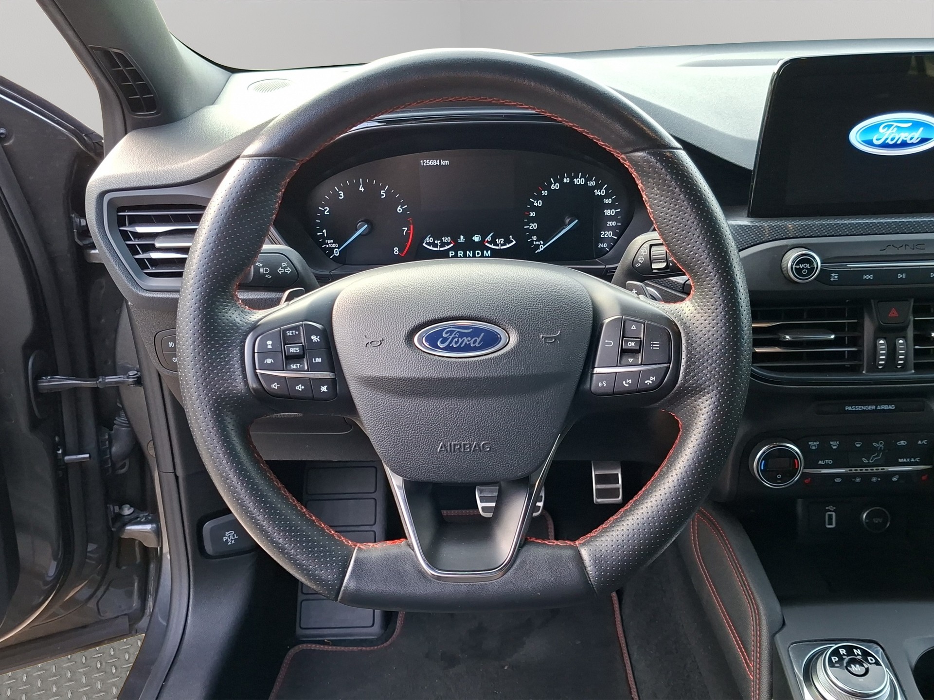 FORD Focus 1.5 SCTi ST Line Automatic-image-9