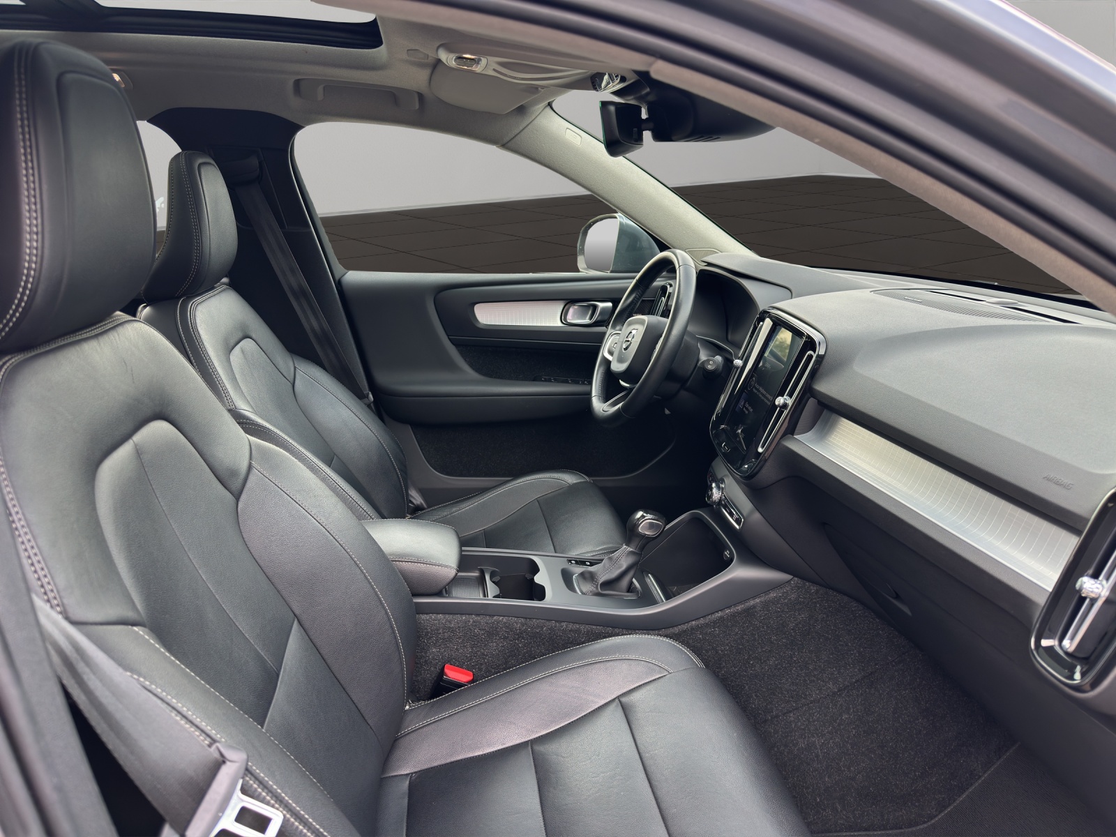 VOLVO XC40 T3 Momentum-image-15