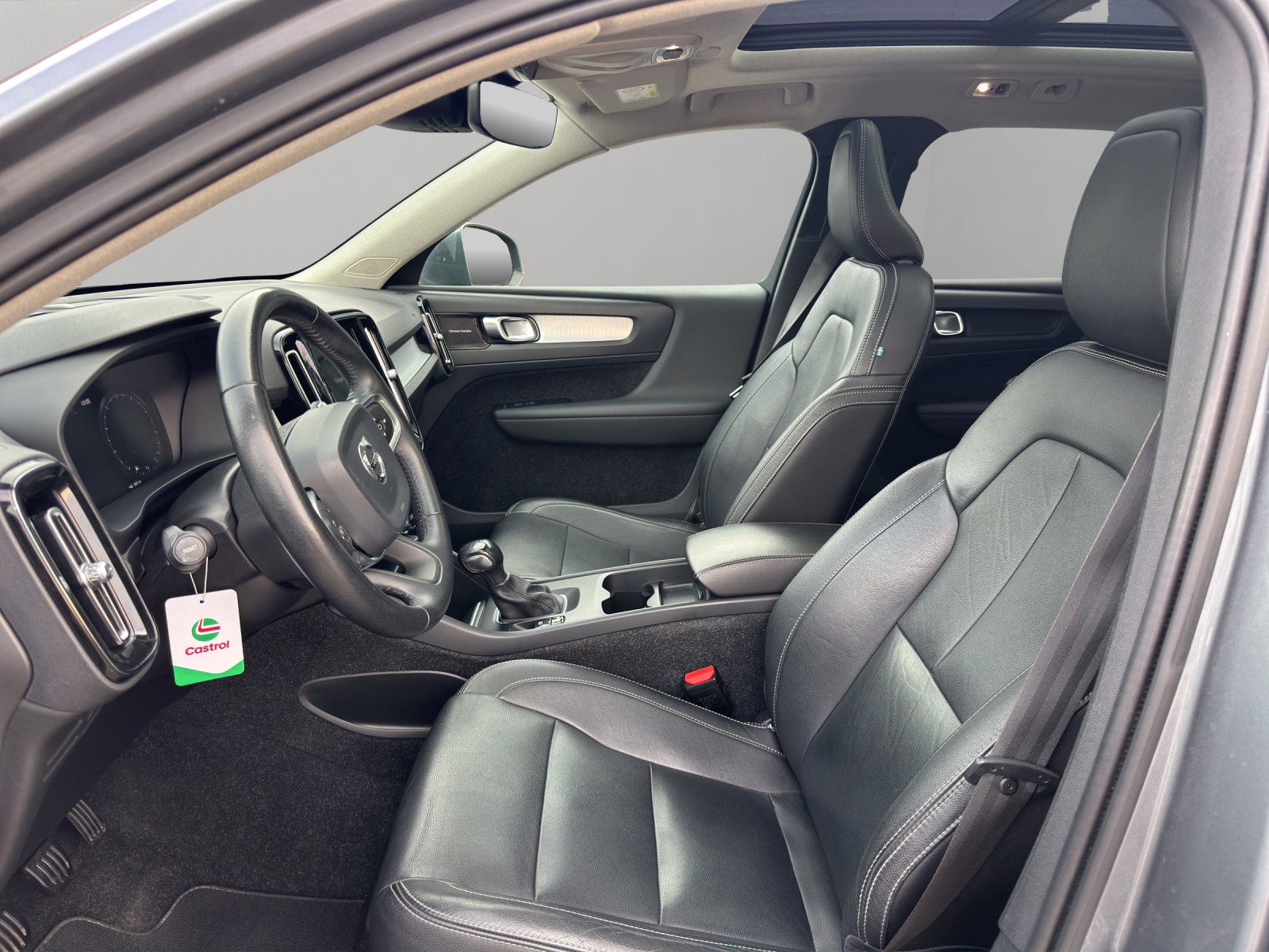 VOLVO XC40 T3 Momentum-image-8