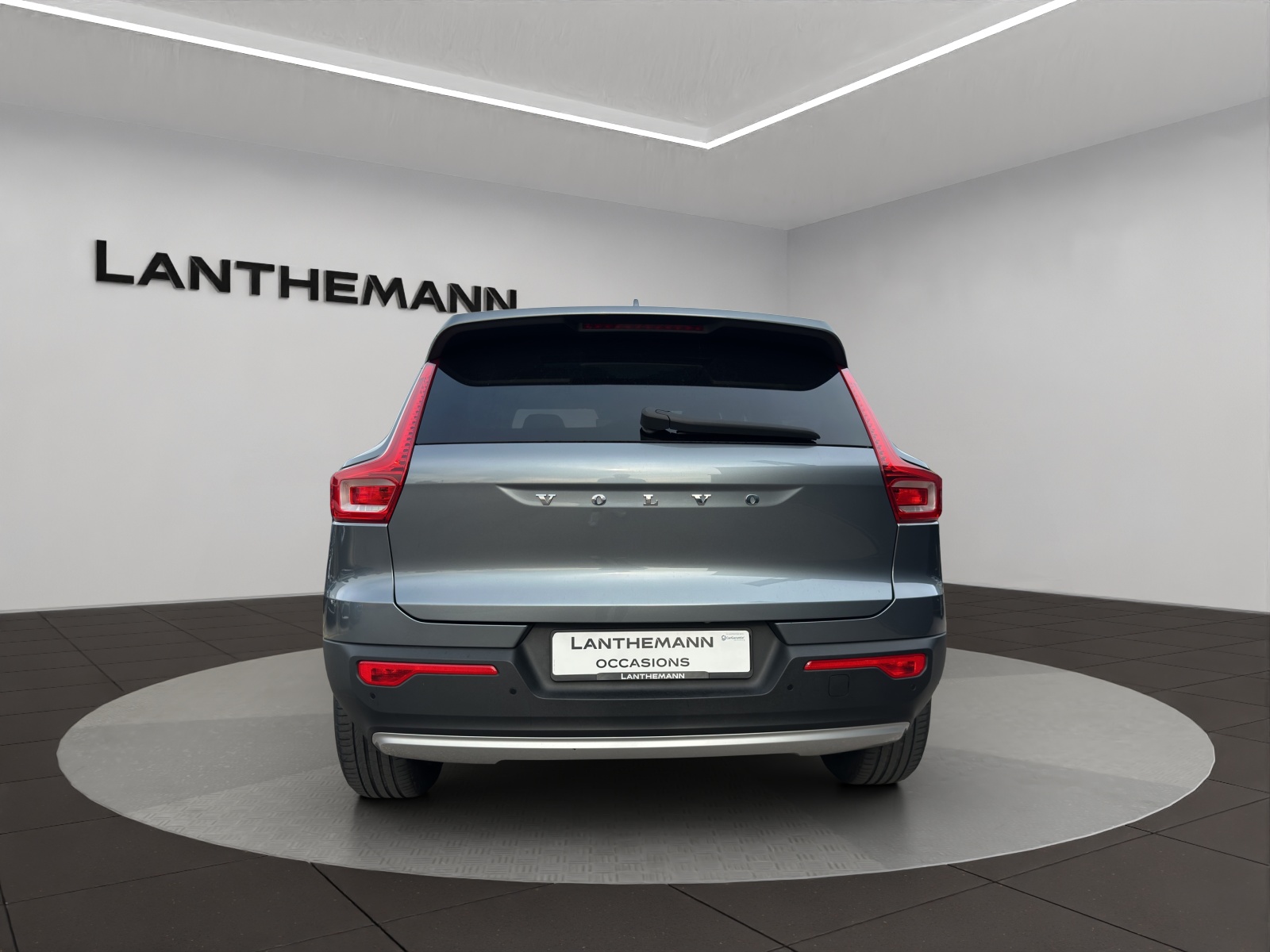 VOLVO XC40 T3 Momentum-image-3