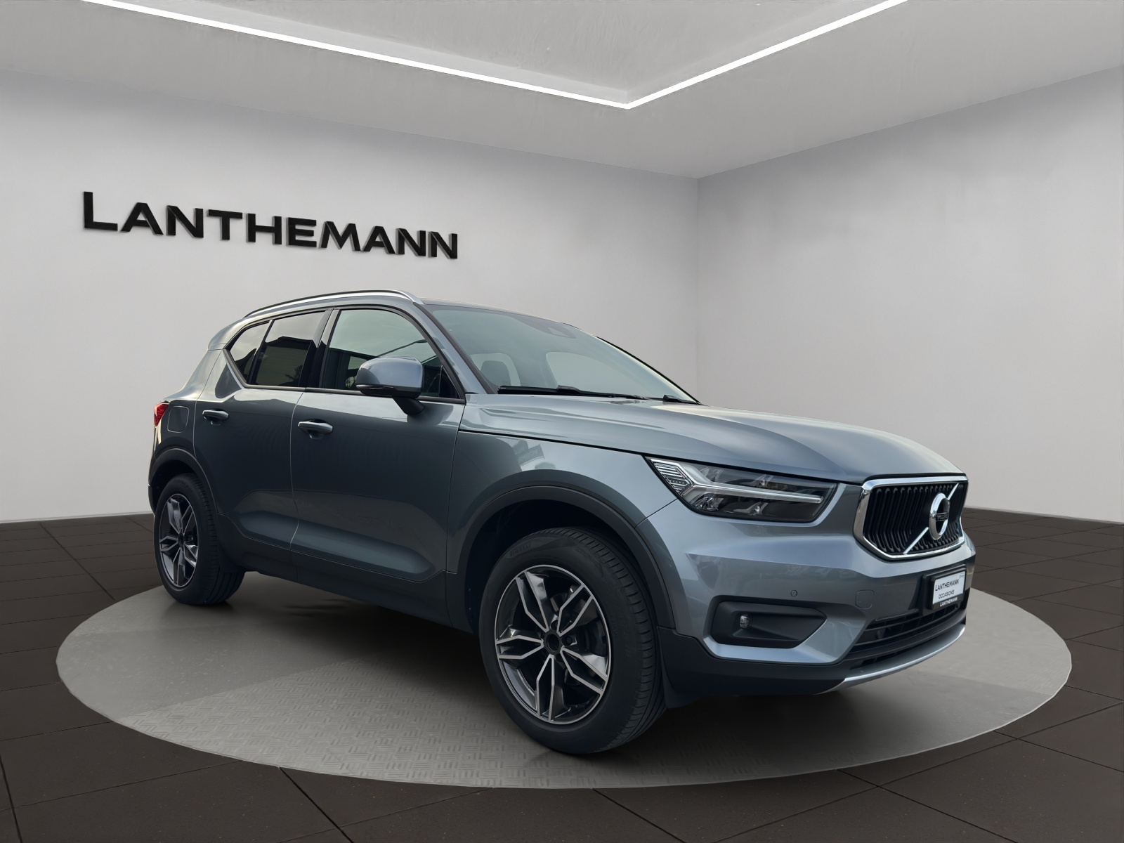 VOLVO XC40 T3 Momentum-image-5