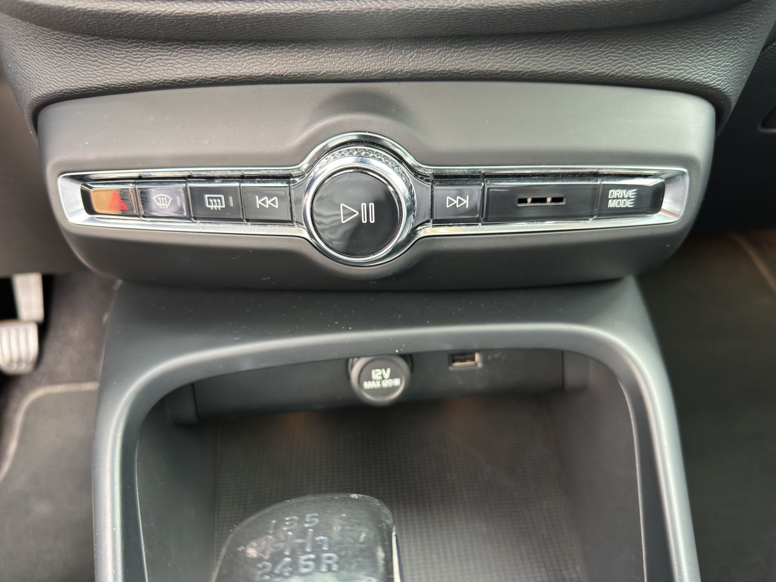 VOLVO XC40 T3 Momentum-image-13