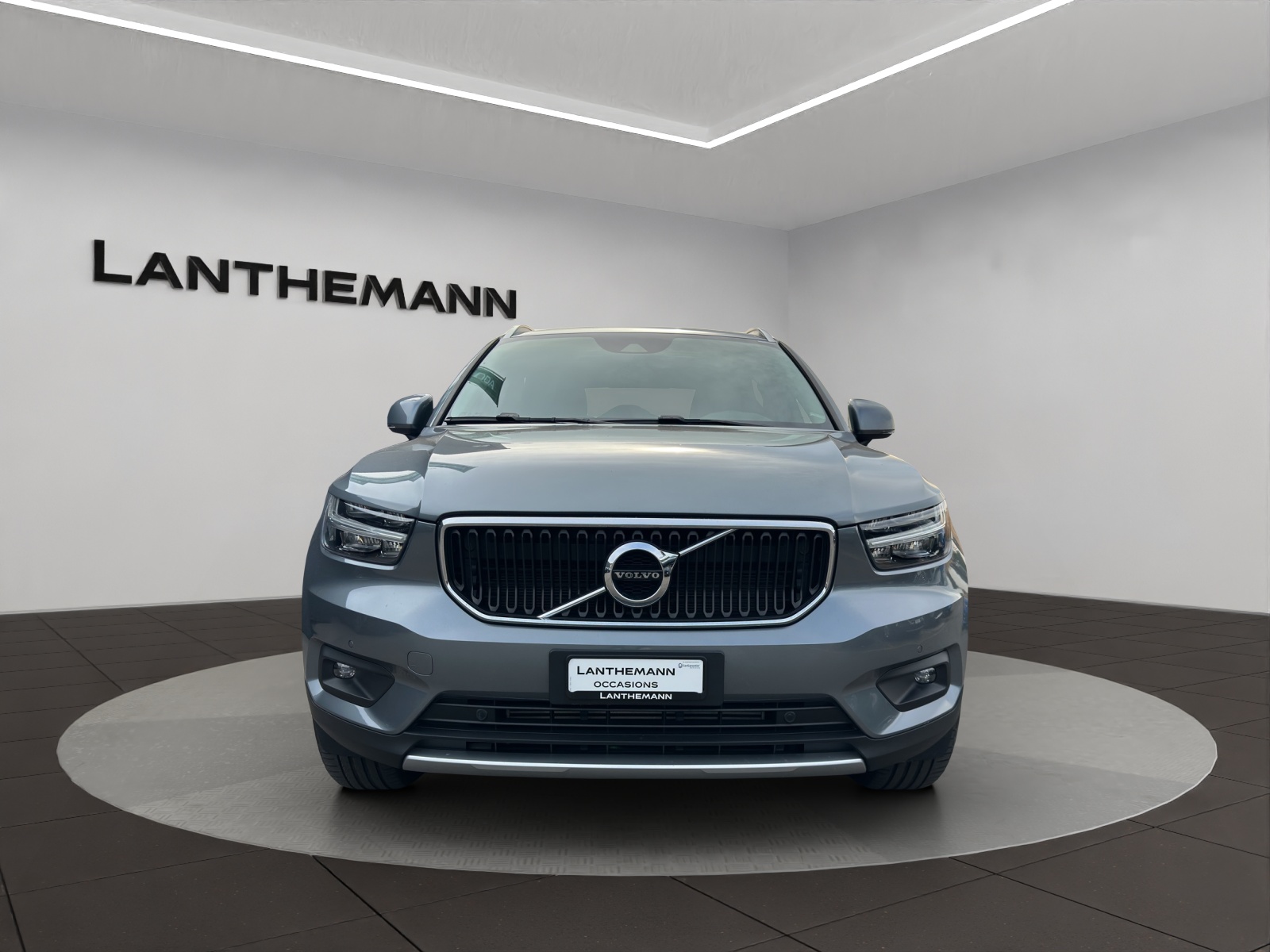 VOLVO XC40 T3 Momentum-image-6