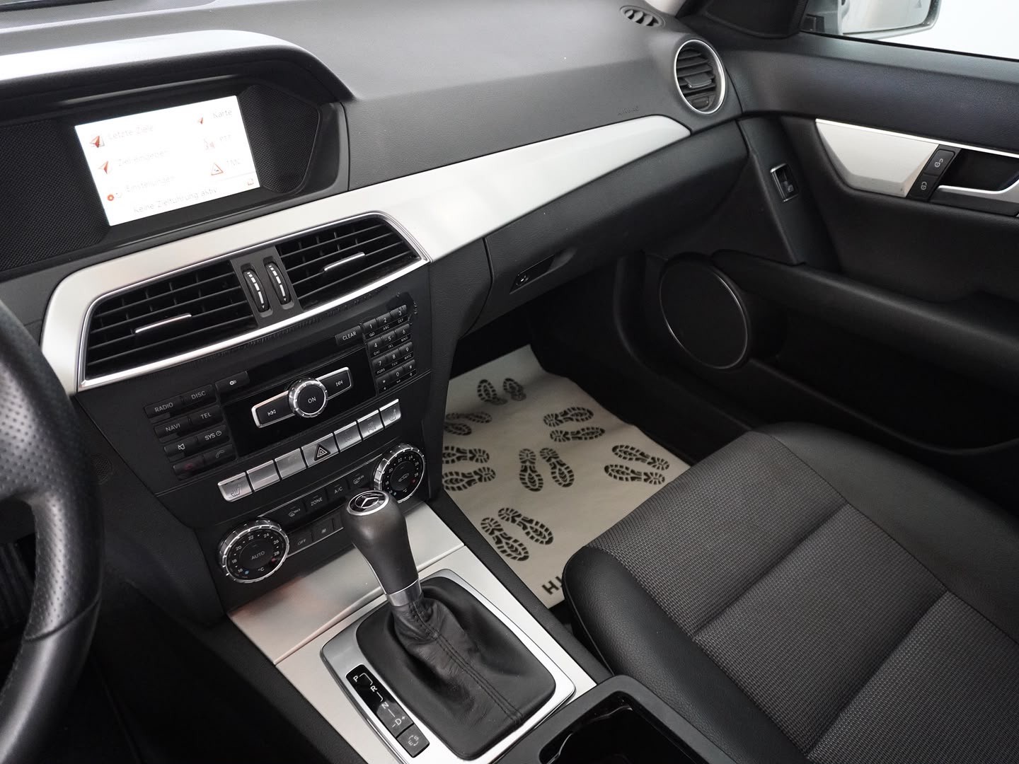 MERCEDES-BENZ C 180 Avantgarde 7G-Tronic-image-3