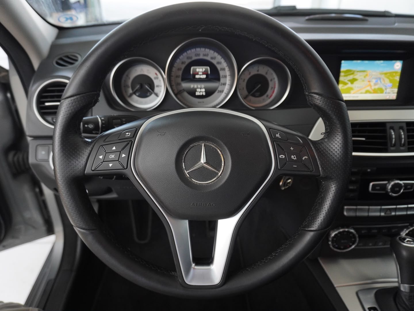 MERCEDES-BENZ C 180 Avantgarde 7G-Tronic-image-9