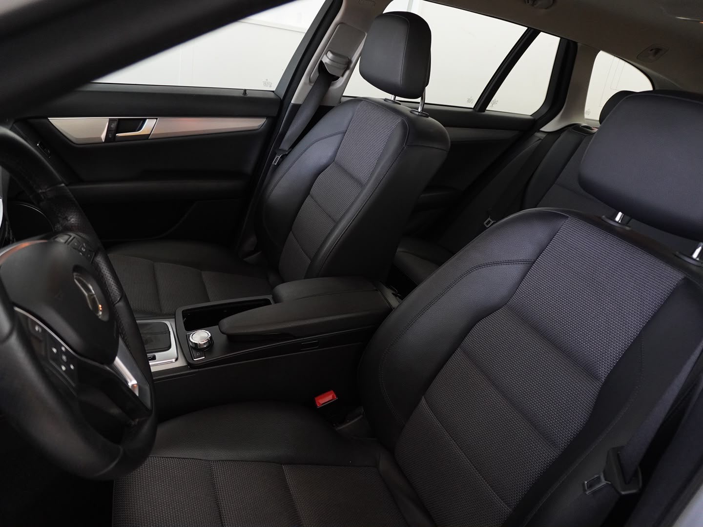 MERCEDES-BENZ C 180 Avantgarde 7G-Tronic-image-4
