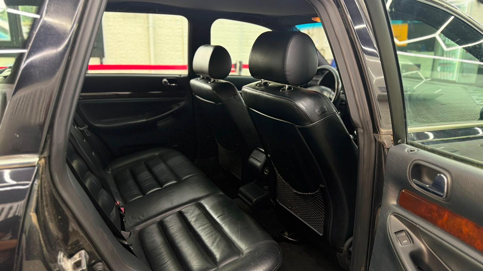 AUDI S4 Avant quattro-image-8