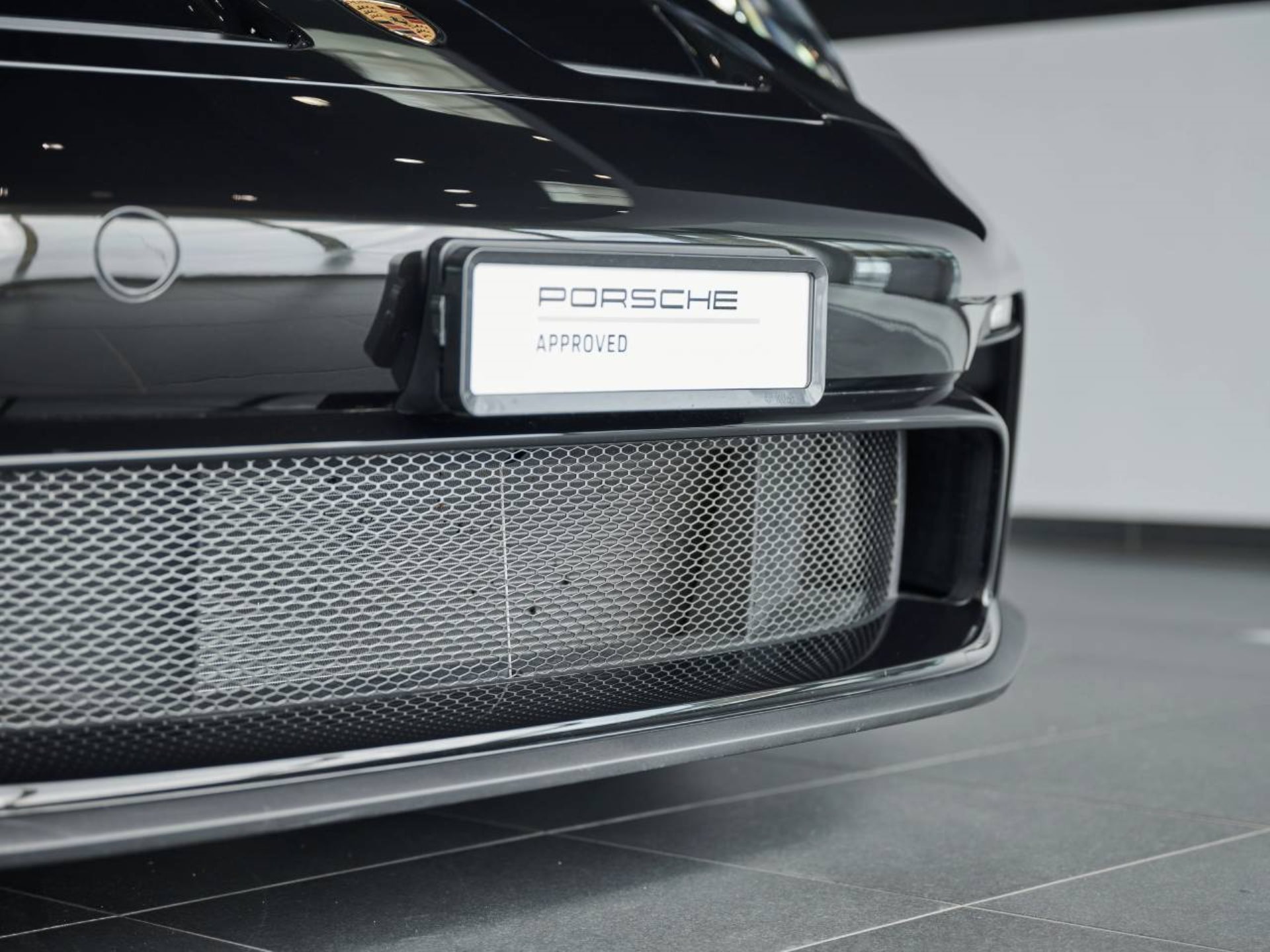 PORSCHE 911 GT3 mit Touring-Paket-image-21