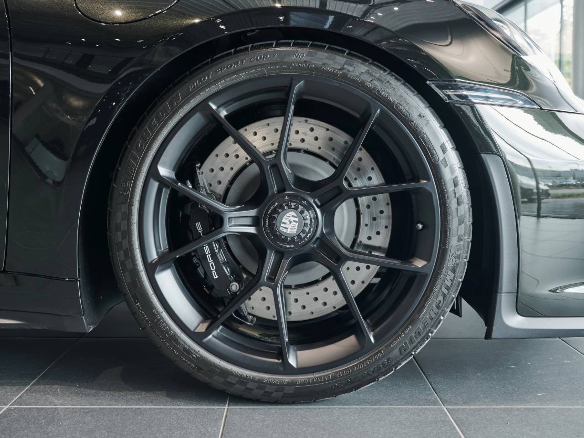 PORSCHE 911 GT3 mit Touring-Paket-image-28