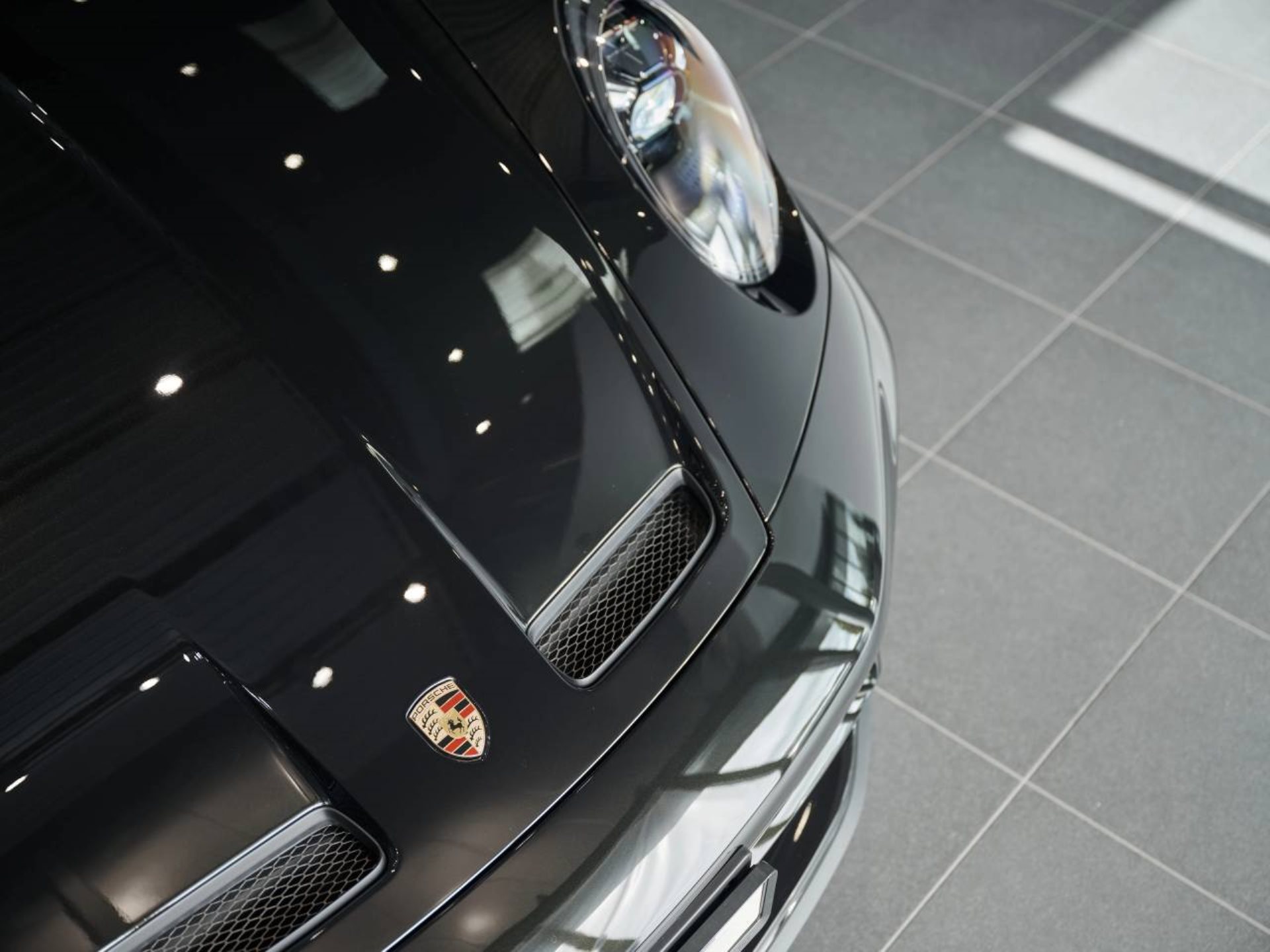PORSCHE 911 GT3 mit Touring-Paket-image-22