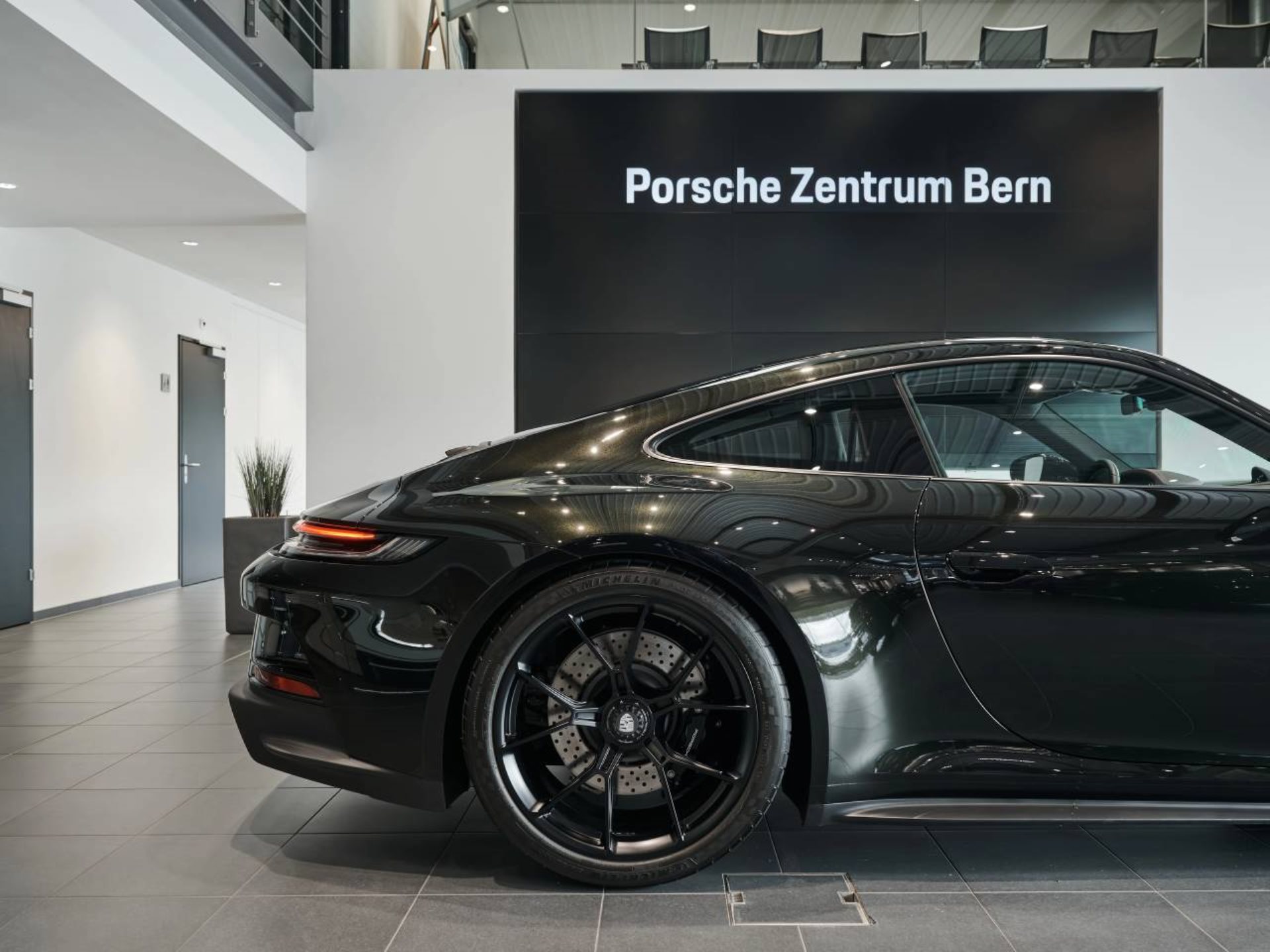 PORSCHE 911 GT3 mit Touring-Paket-image-10