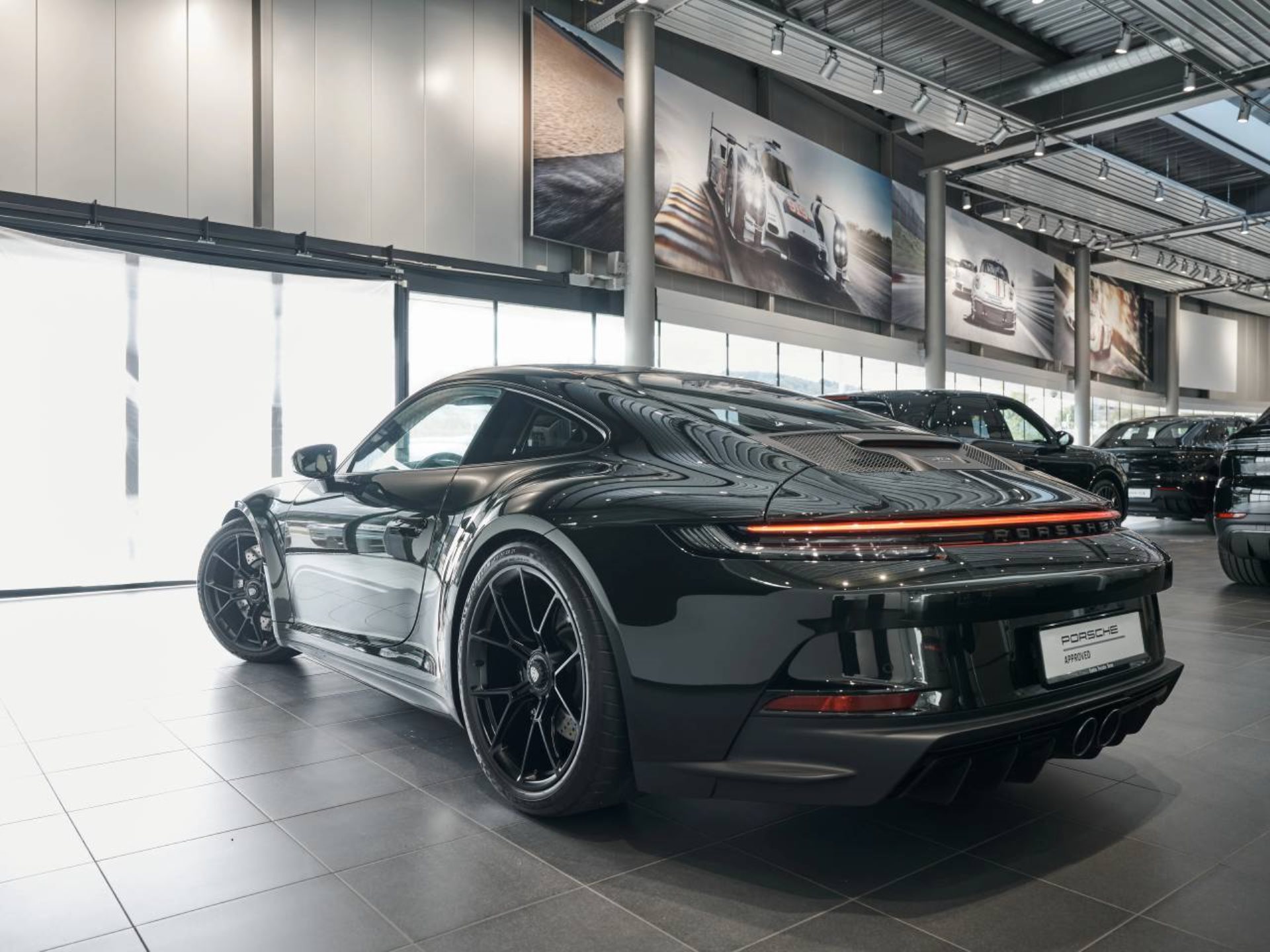 PORSCHE 911 GT3 mit Touring-Paket-image-6