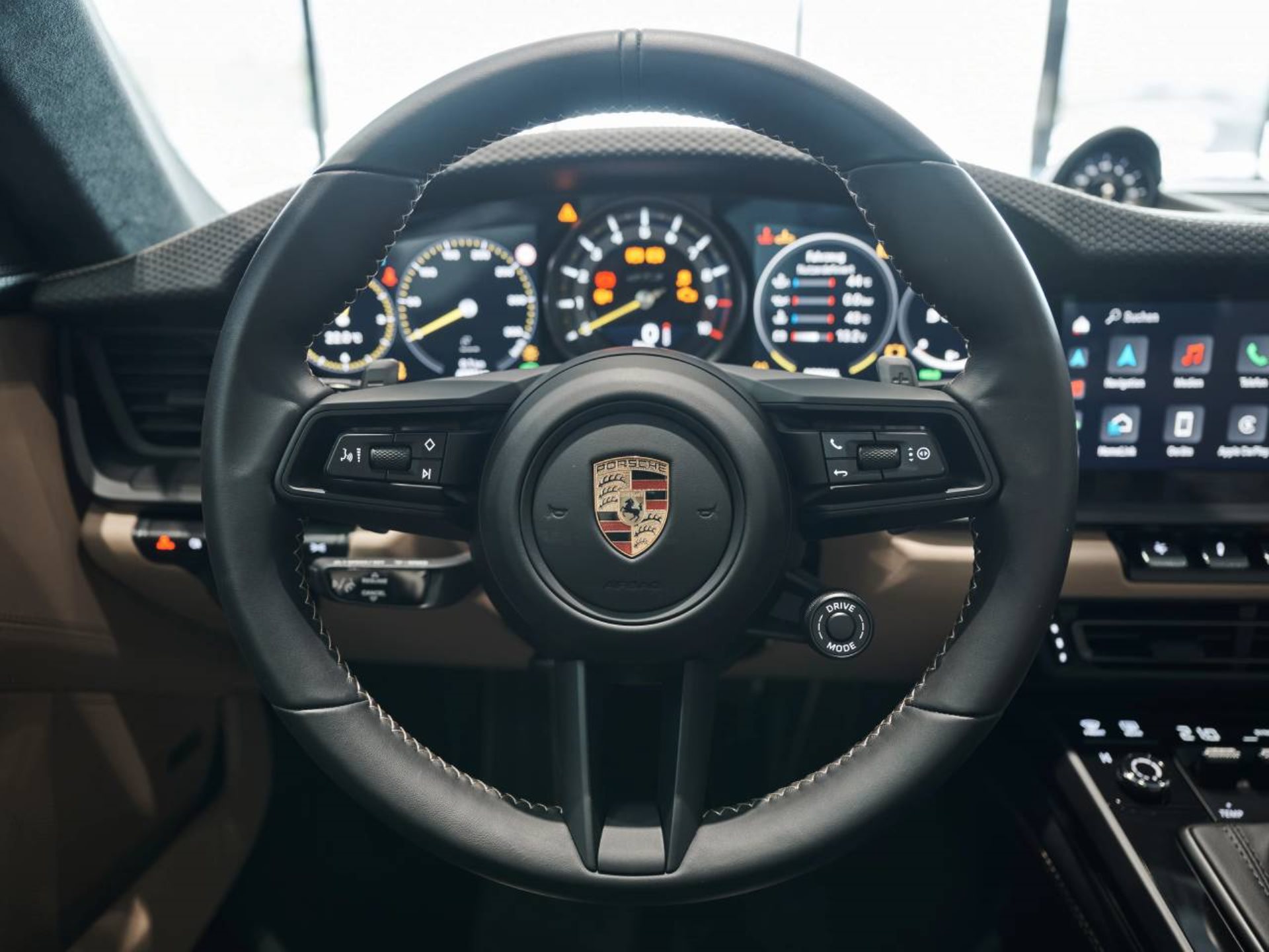 PORSCHE 911 GT3 mit Touring-Paket-image-12
