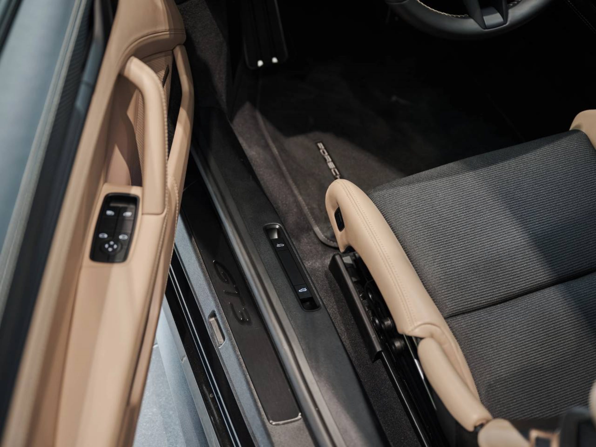 PORSCHE 911 GT3 mit Touring-Paket-image-17