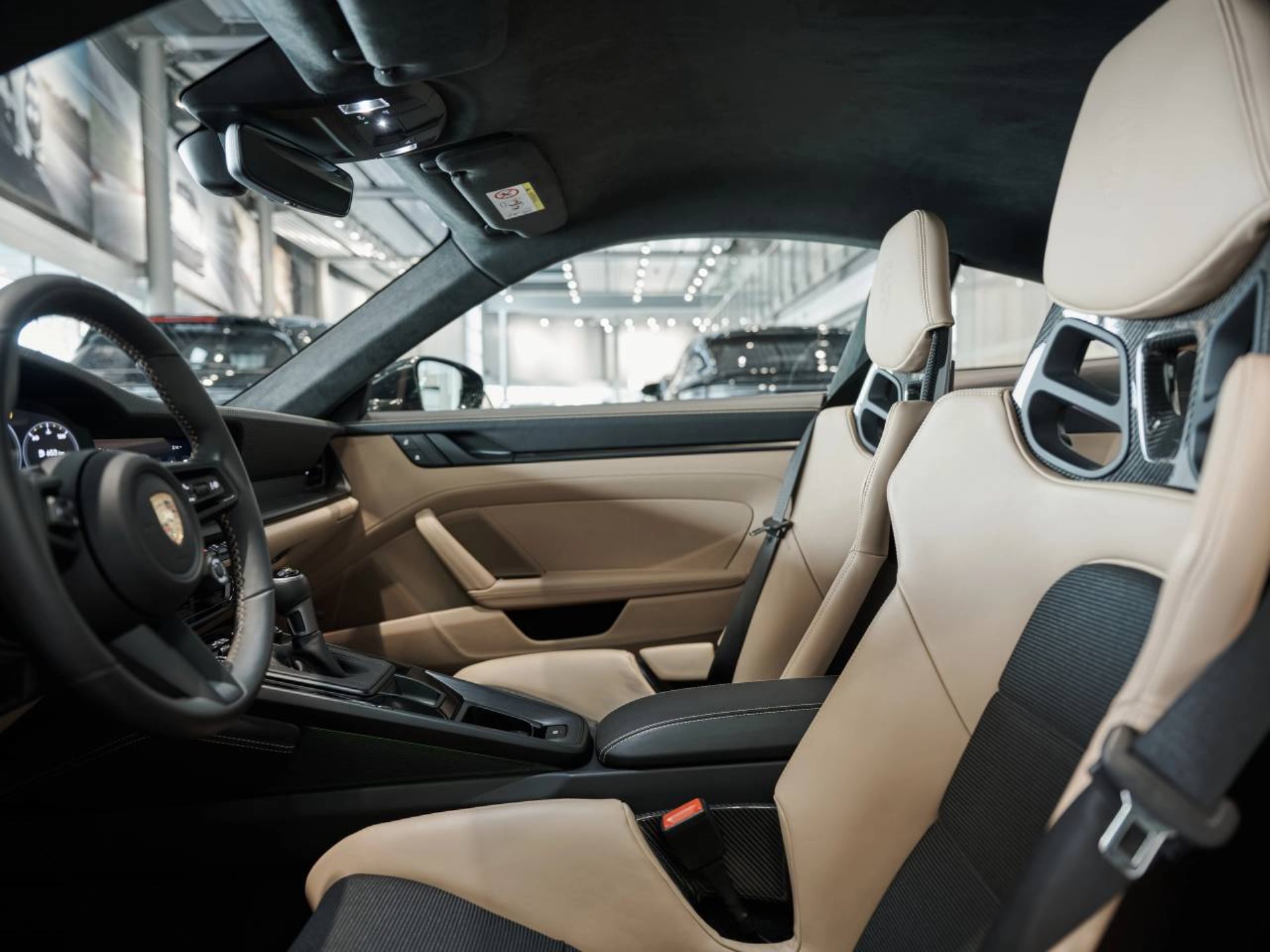 PORSCHE 911 GT3 mit Touring-Paket-image-3