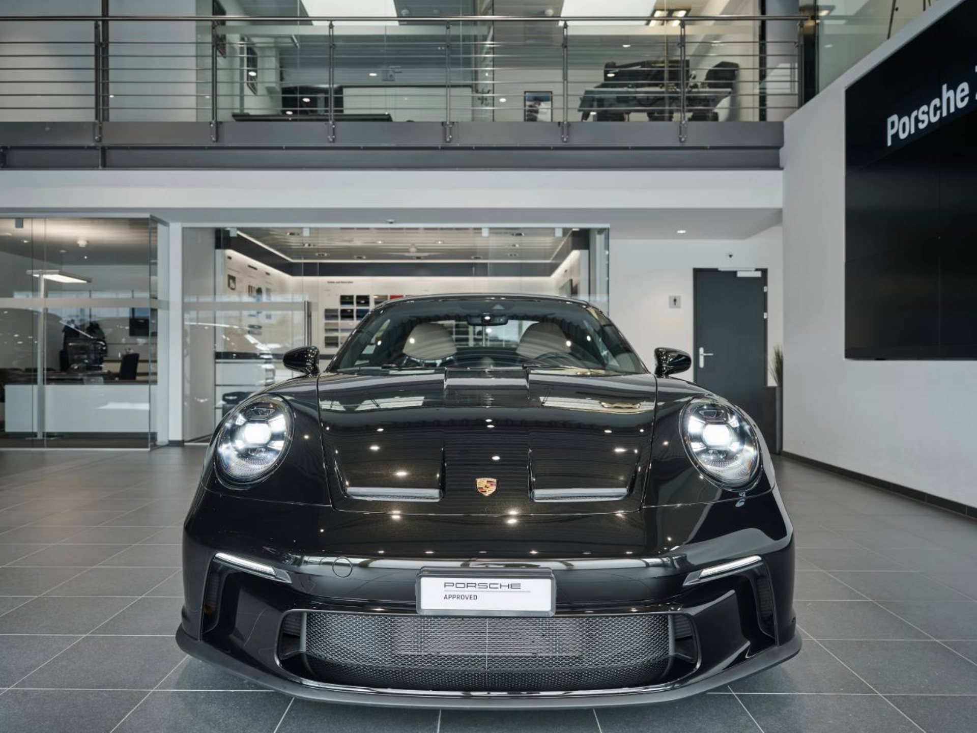 PORSCHE 911 GT3 mit Touring-Paket-image-8