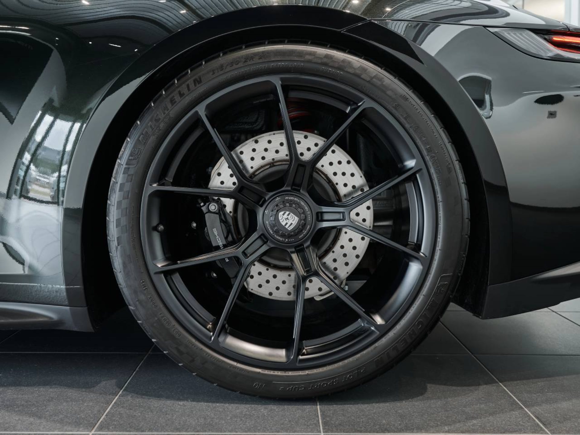 PORSCHE 911 GT3 mit Touring-Paket-image-29
