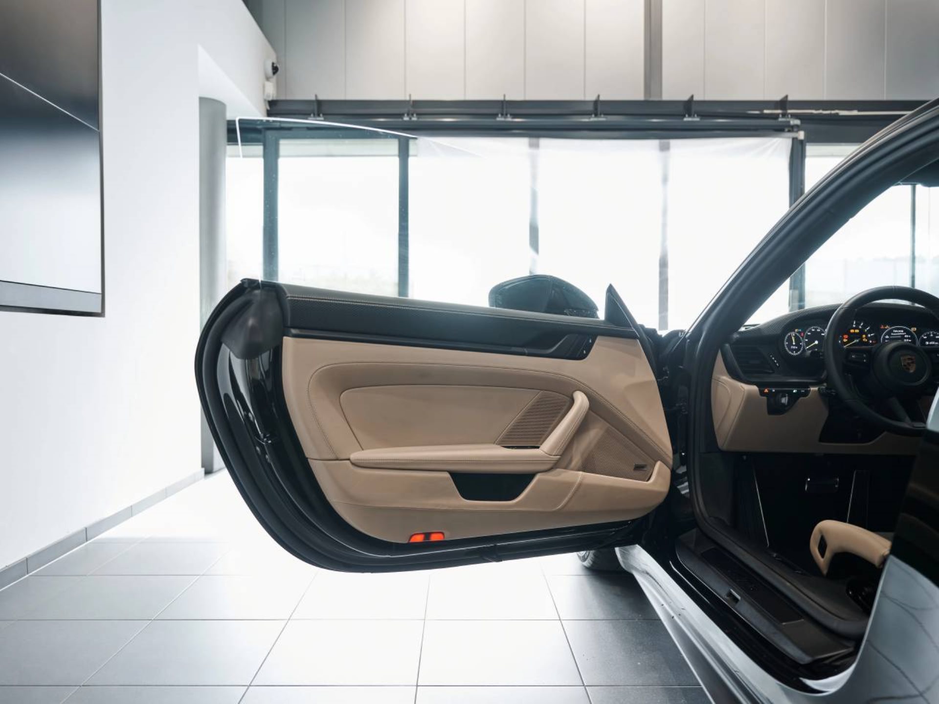 PORSCHE 911 GT3 mit Touring-Paket-image-16