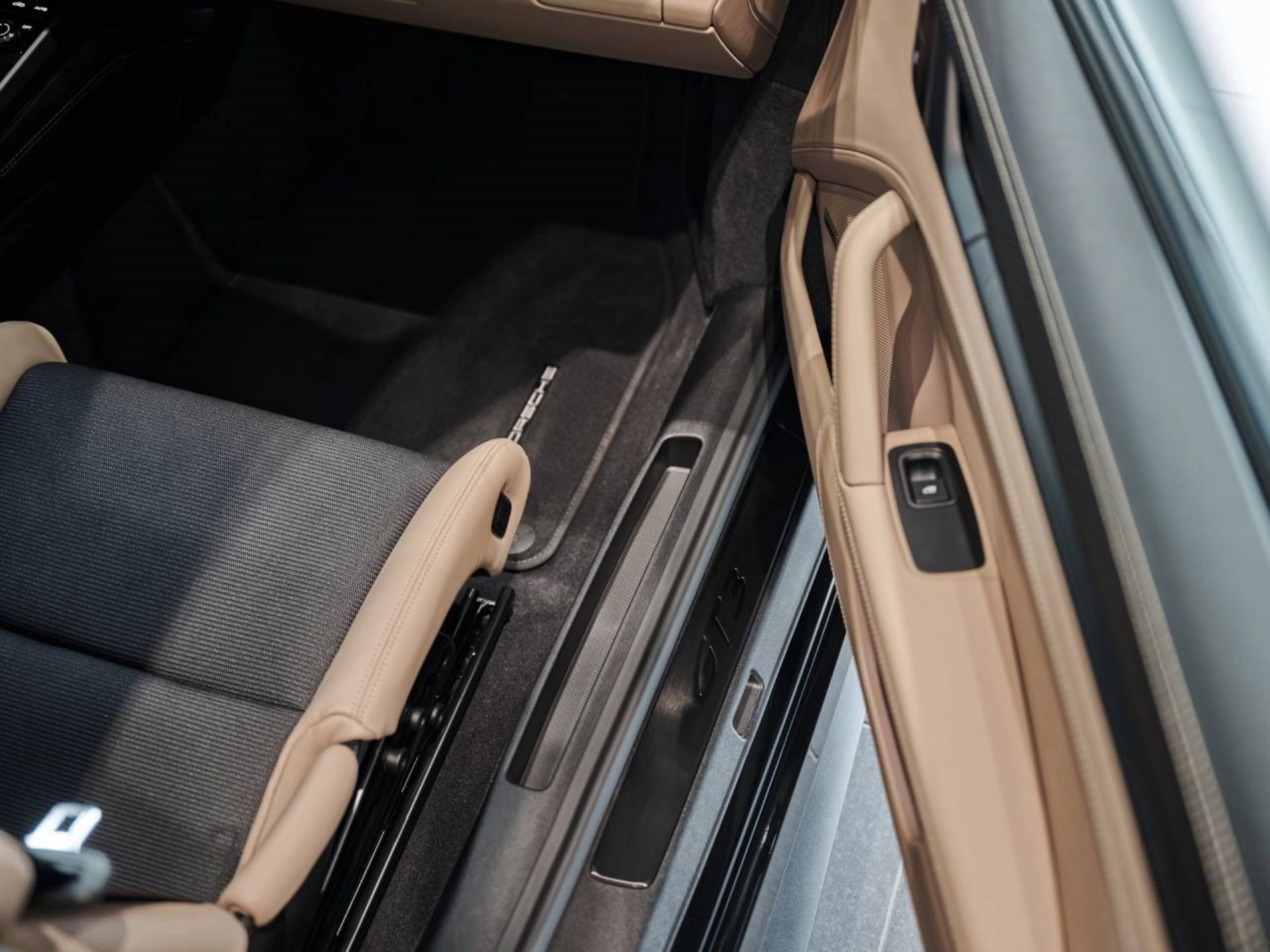 PORSCHE 911 GT3 mit Touring-Paket-image-19