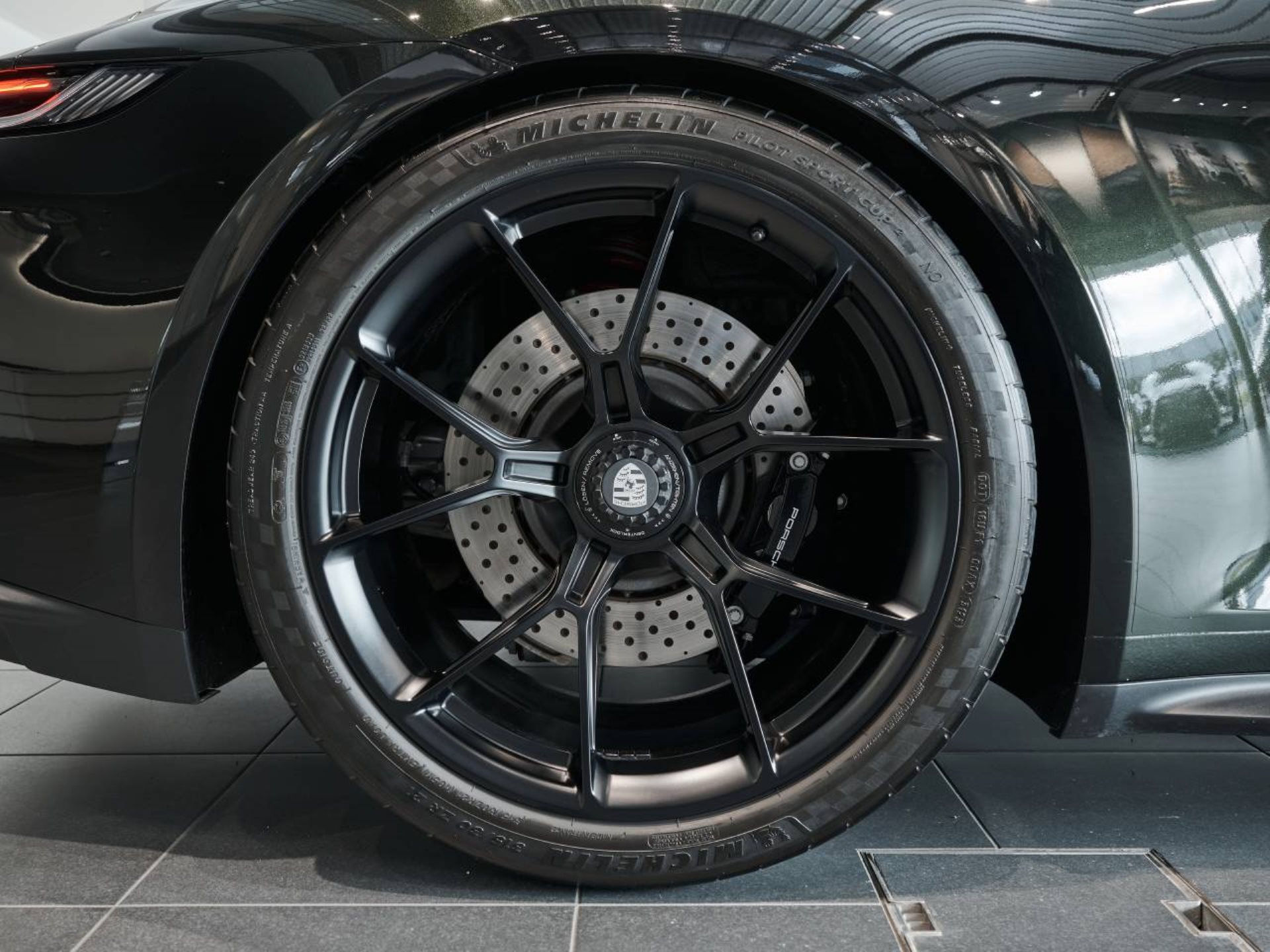 PORSCHE 911 GT3 mit Touring-Paket-image-30