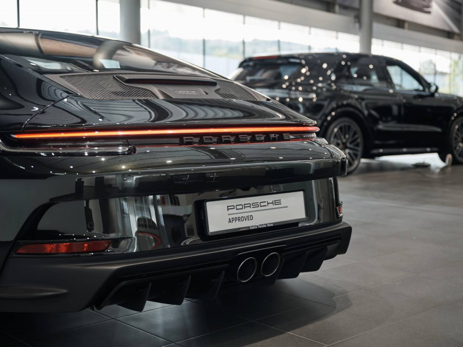PORSCHE 911 GT3 mit Touring-Paket-image-23