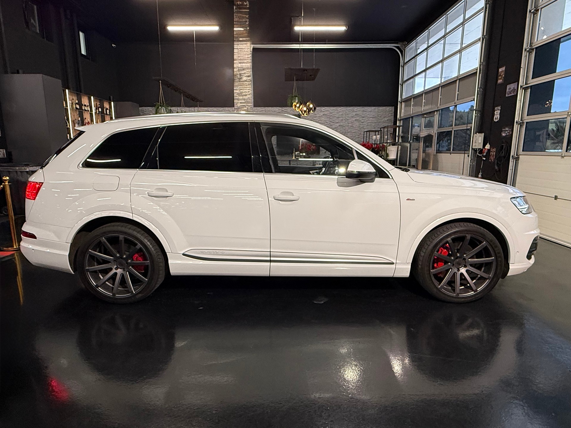 AUDI Q7 3.0 TDI quattro tiptronic S-line-image-5