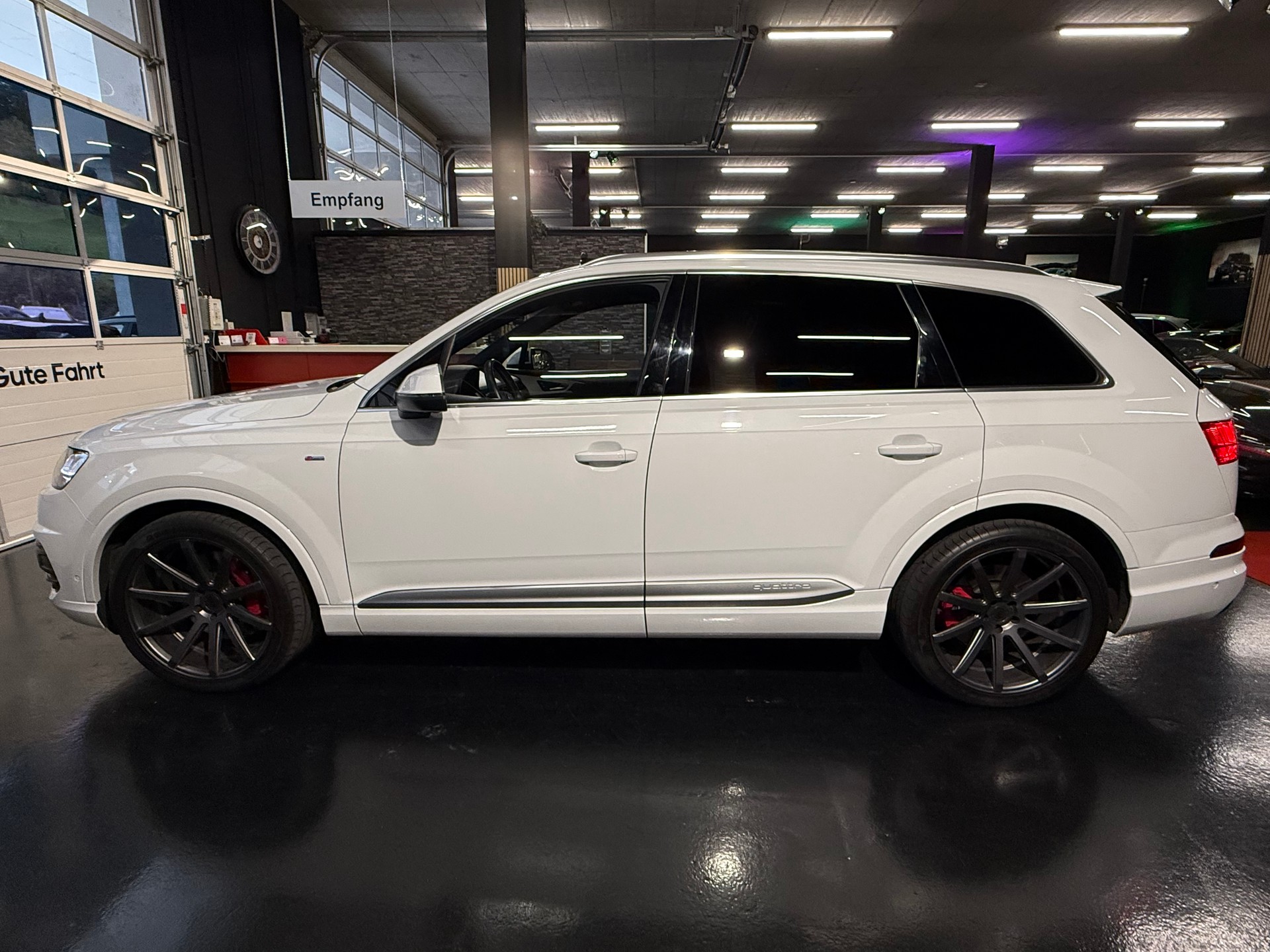 AUDI Q7 3.0 TDI quattro tiptronic S-line-showroom-element-1