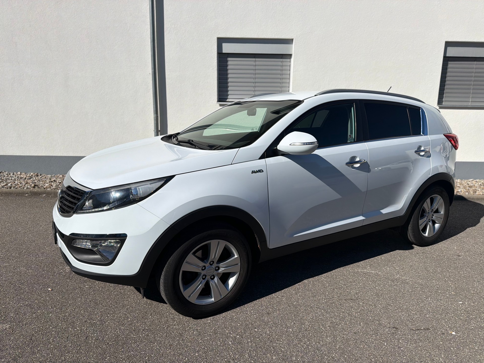 KIA Sportage 2.0 CRDi Trend 4WD Automatic-image-10