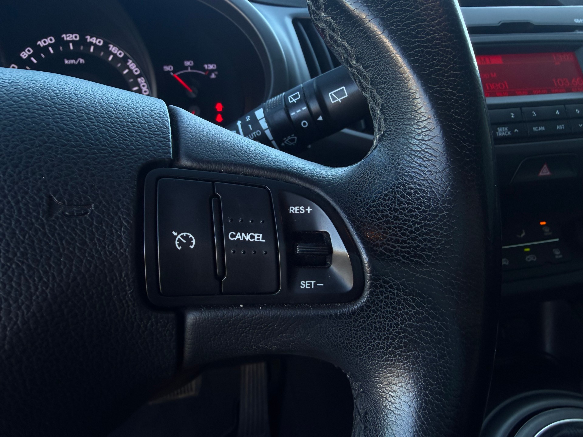 KIA Sportage 2.0 CRDi Trend 4WD Automatic-image-21