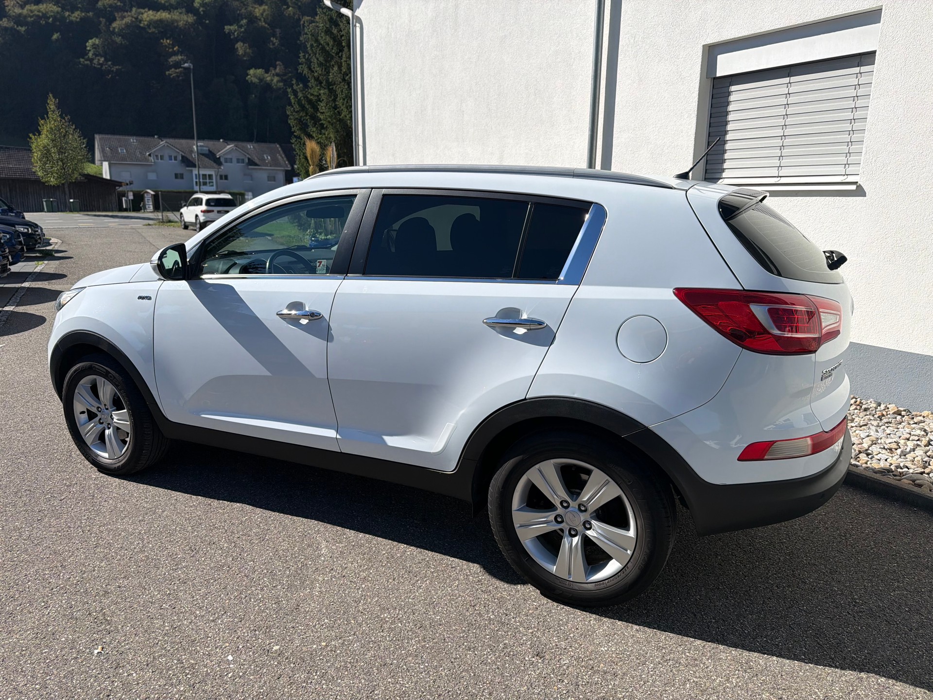 KIA Sportage 2.0 CRDi Trend 4WD Automatic-image-12
