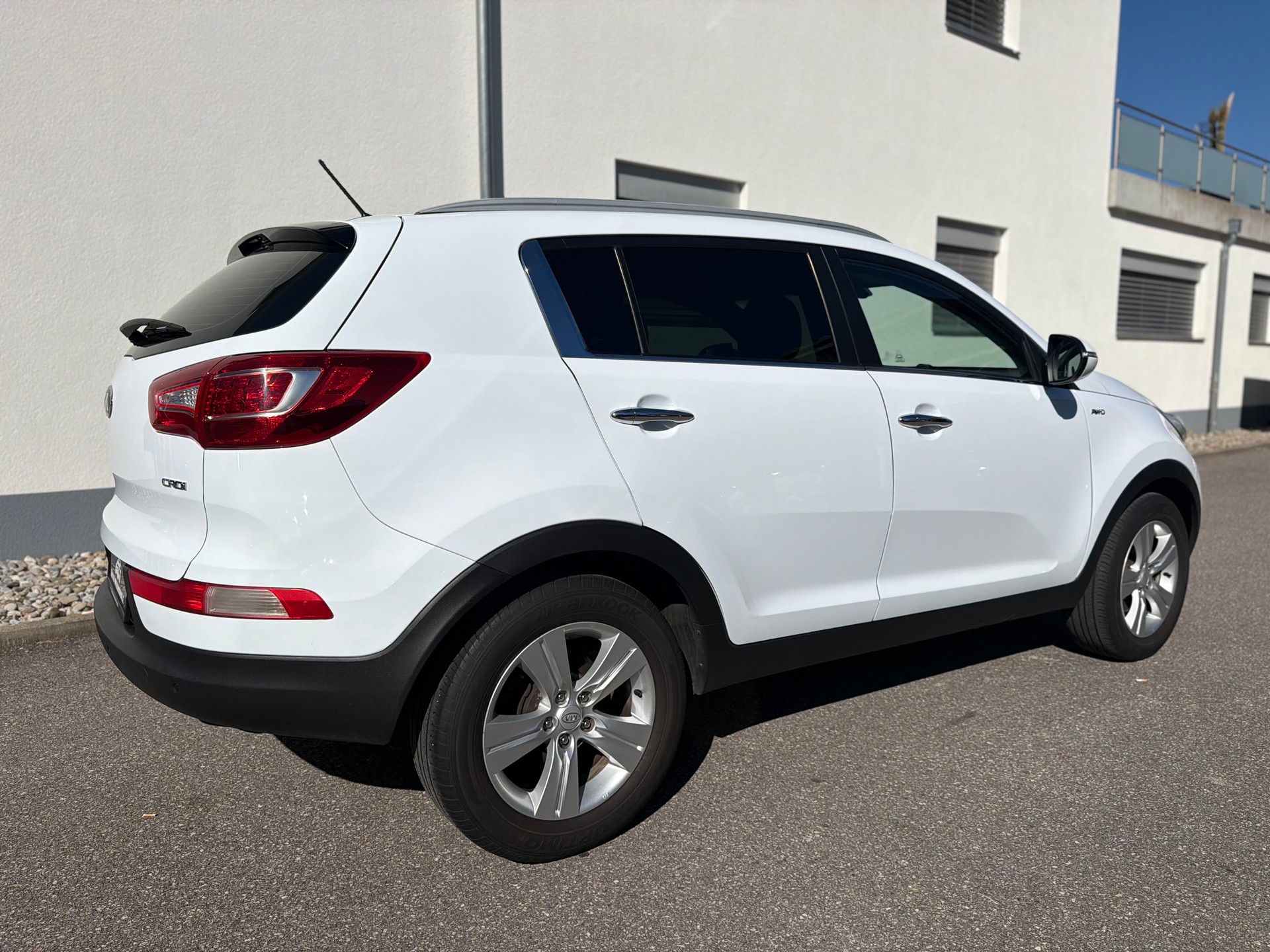 KIA Sportage 2.0 CRDi Trend 4WD Automatic-image-5