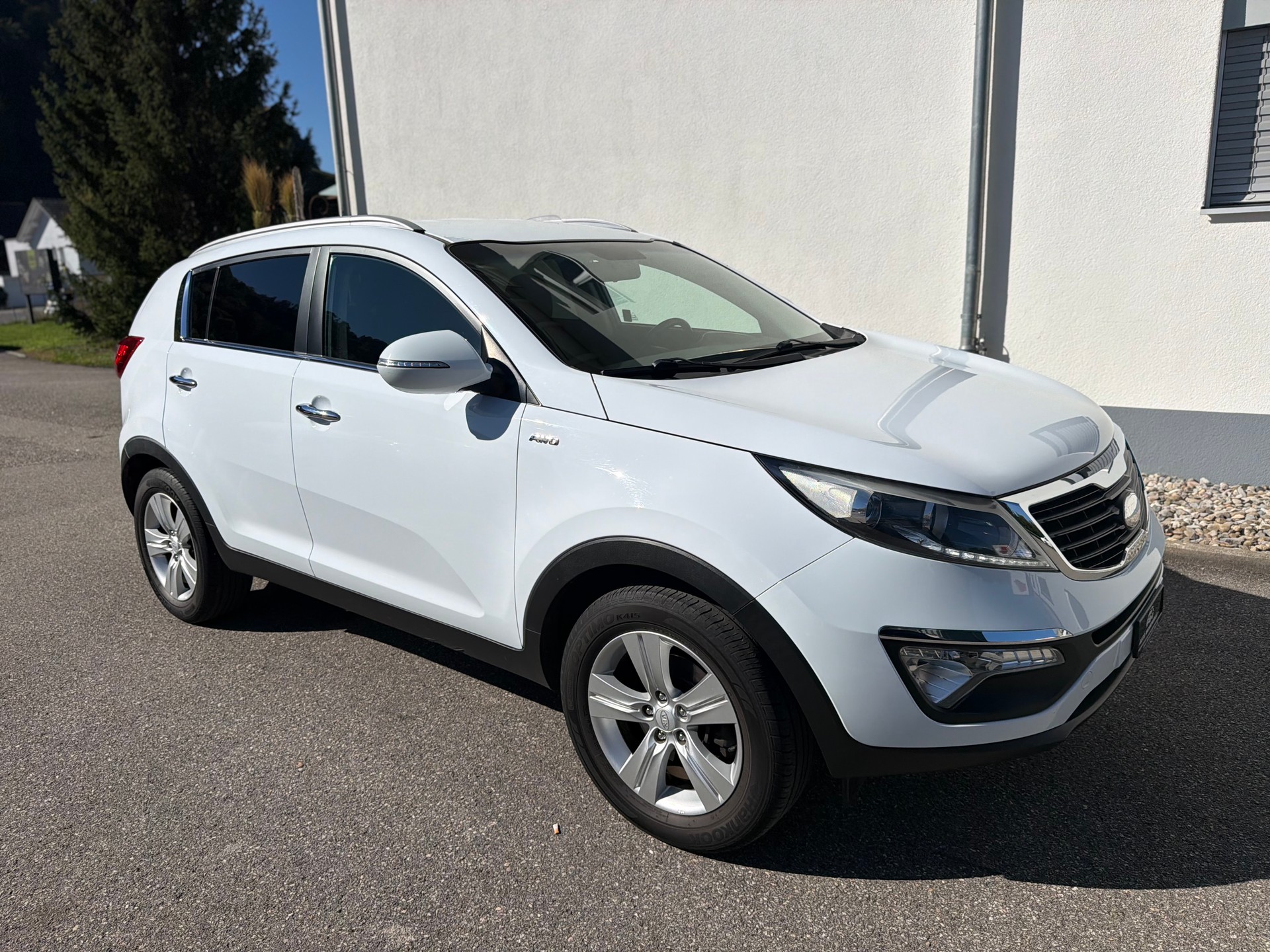 KIA Sportage 2.0 CRDi Trend 4WD Automatic-image-2