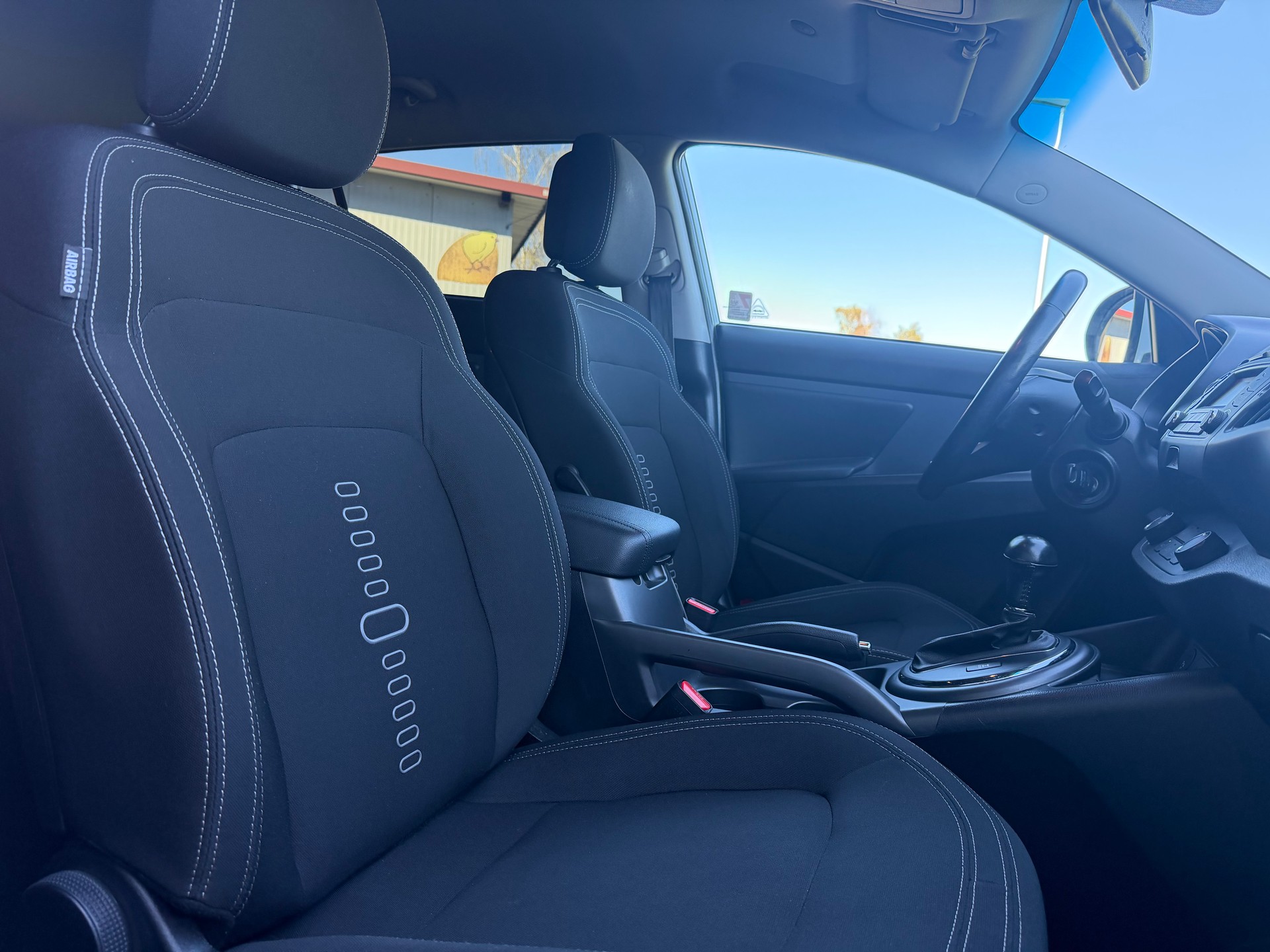 KIA Sportage 2.0 CRDi Trend 4WD Automatic-image-16