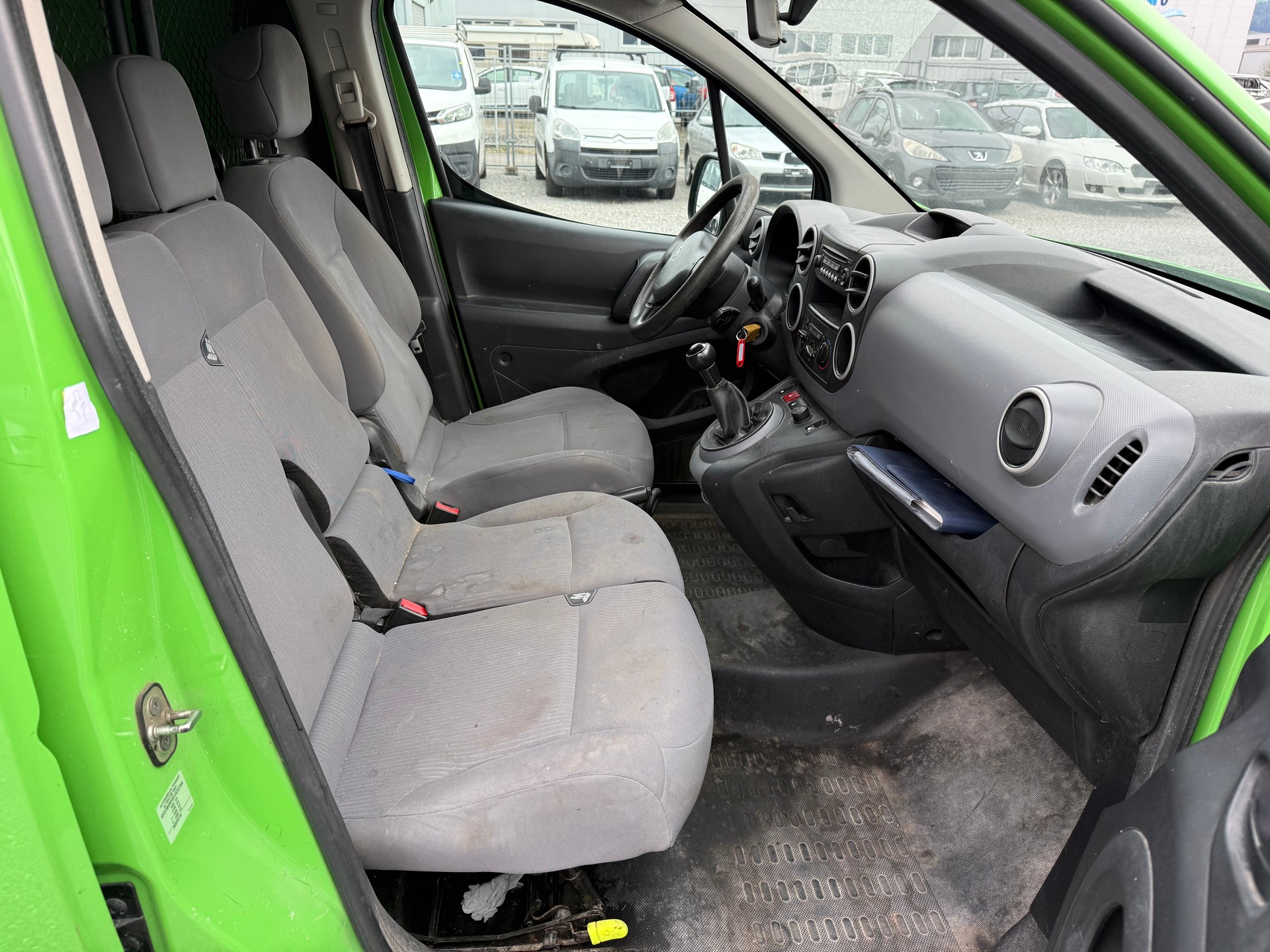 PEUGEOT Partner 1.6 e-HDI Urban Pack-image-6