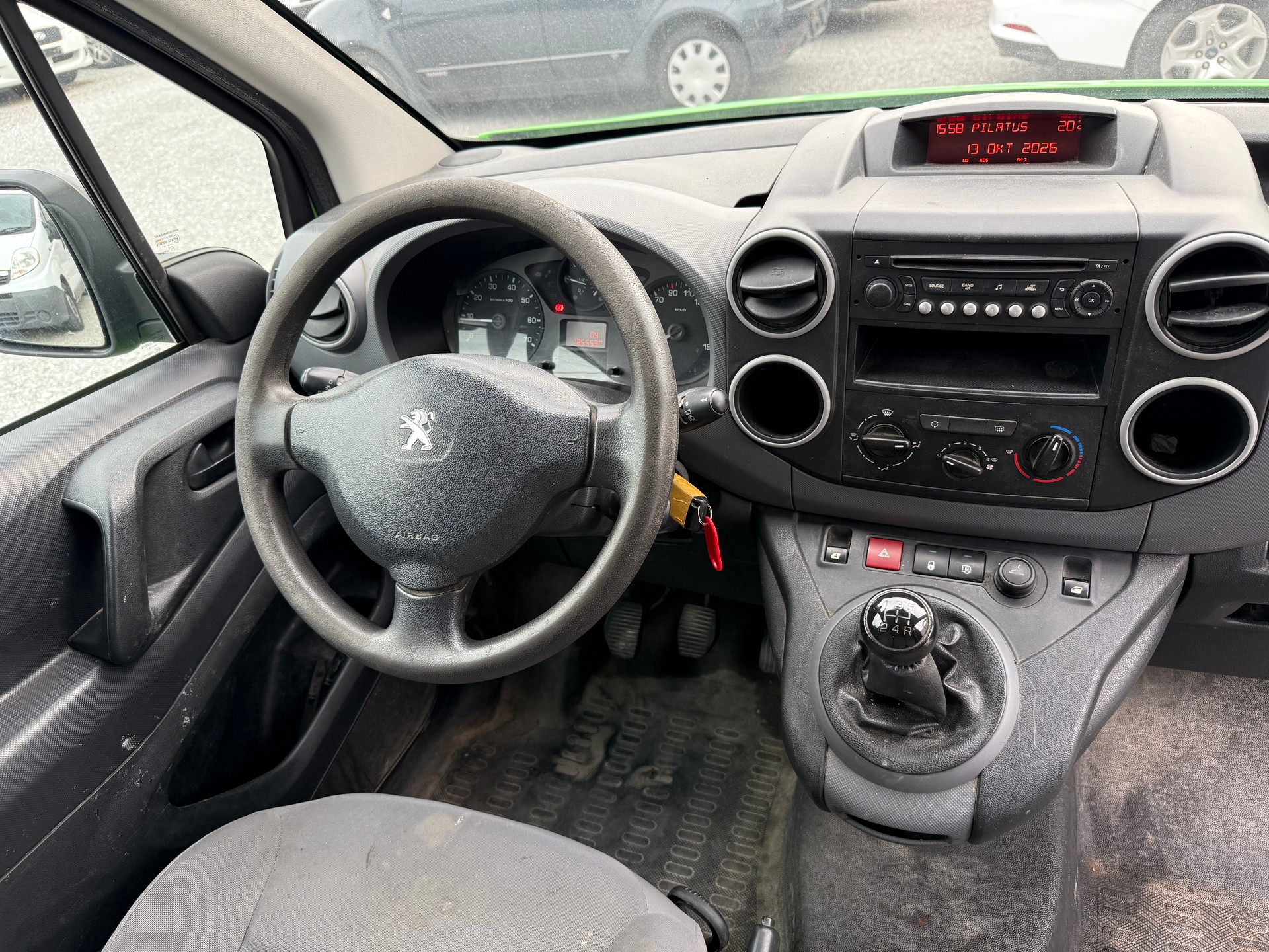 PEUGEOT Partner 1.6 e-HDI Urban Pack-image-7