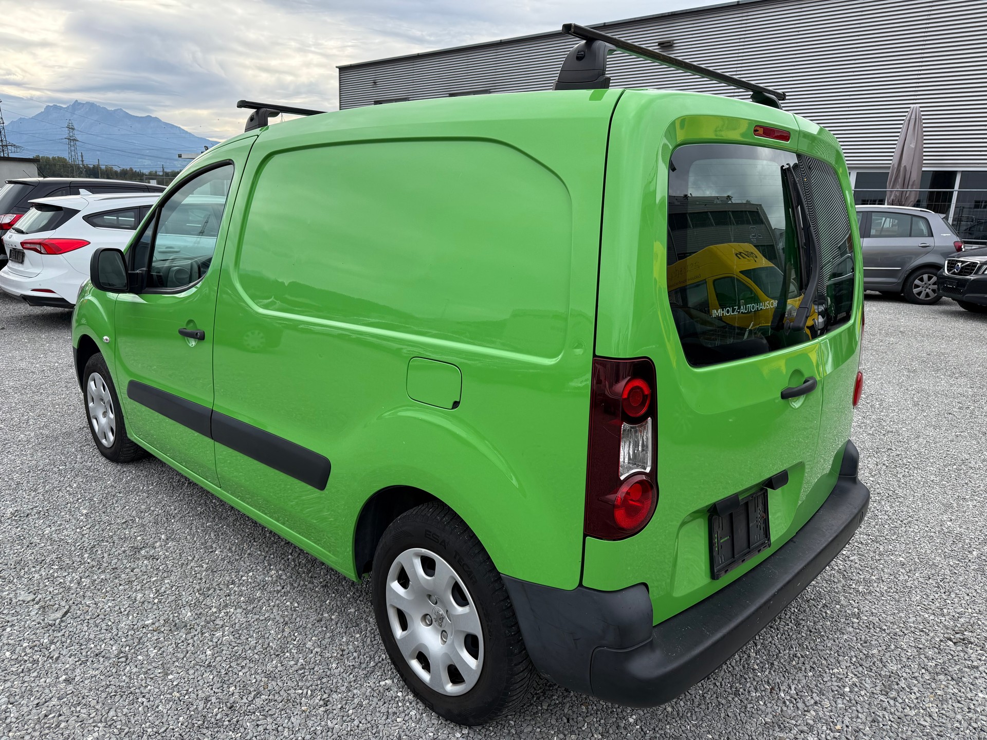 PEUGEOT Partner 1.6 e-HDI Urban Pack-image-2
