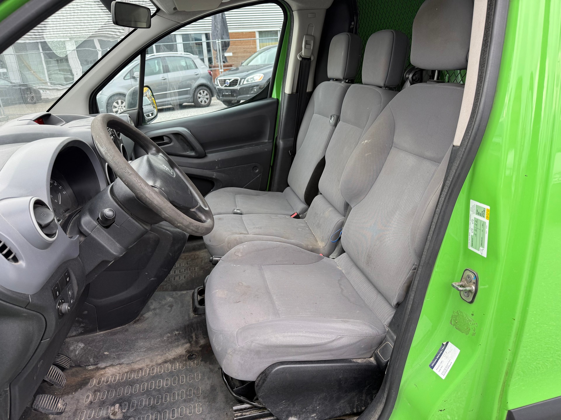 PEUGEOT Partner 1.6 e-HDI Urban Pack-image-10