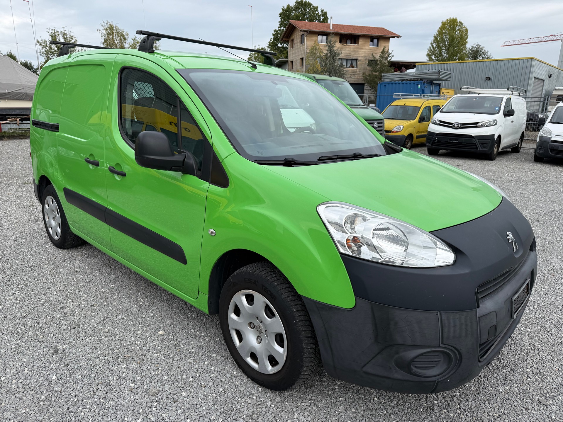 PEUGEOT Partner 1.6 e-HDI Urban Pack-image-5