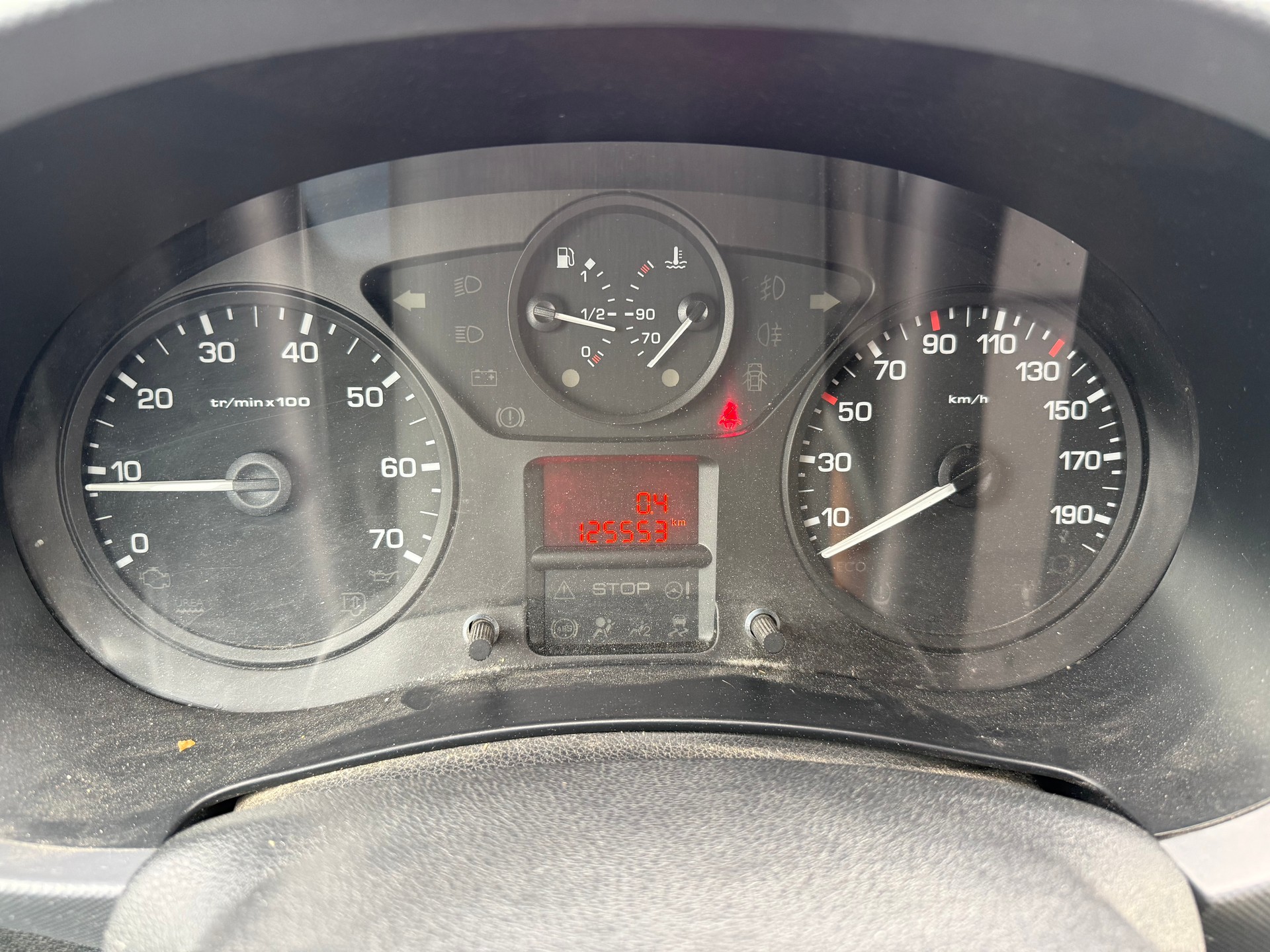 PEUGEOT Partner 1.6 e-HDI Urban Pack-image-11