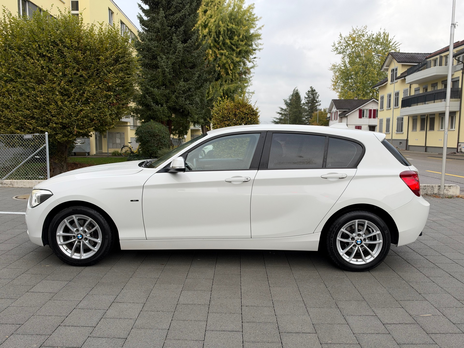 BMW 116d Sport Line-image-1
