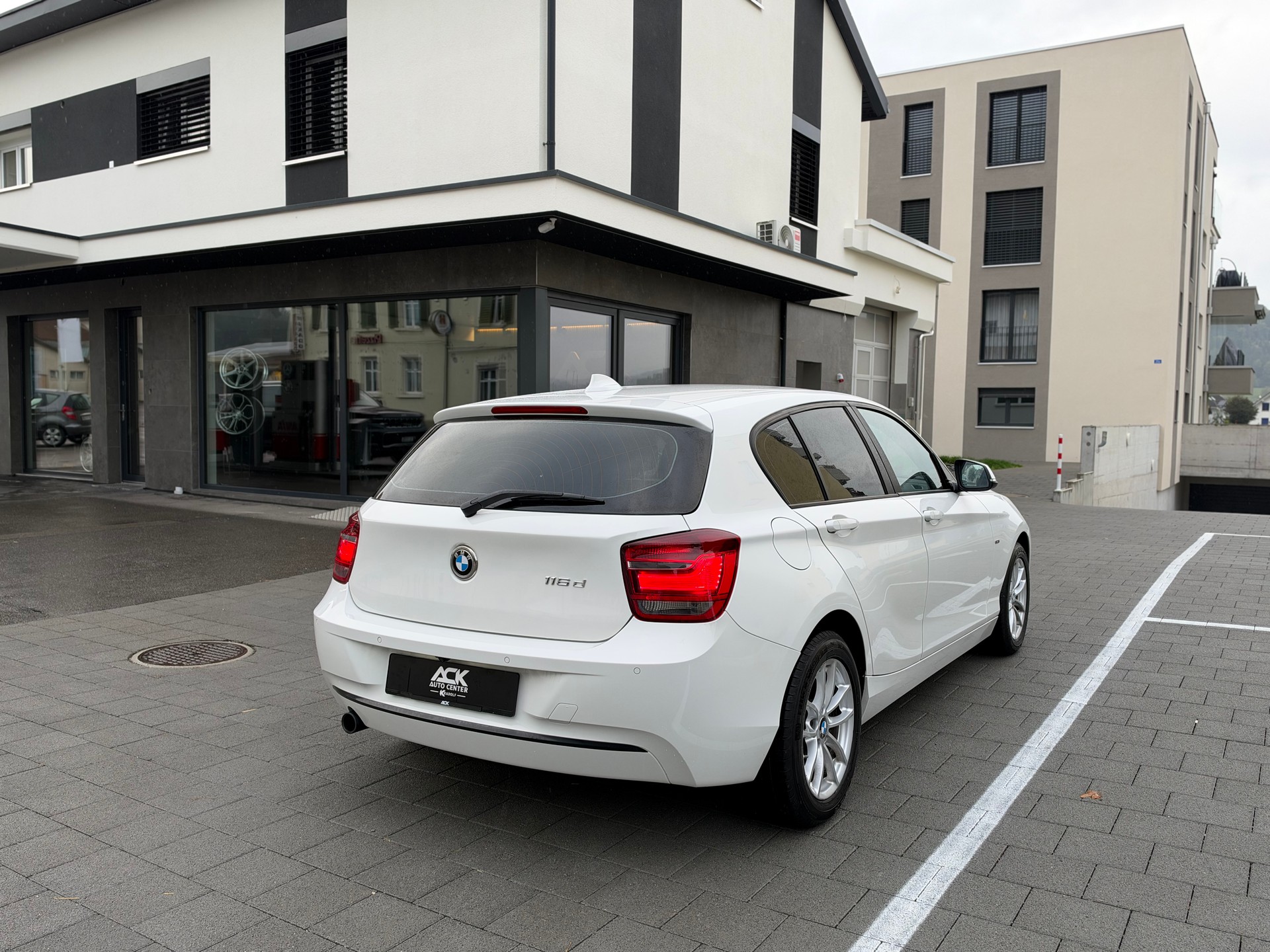 BMW 116d Sport Line-image-4