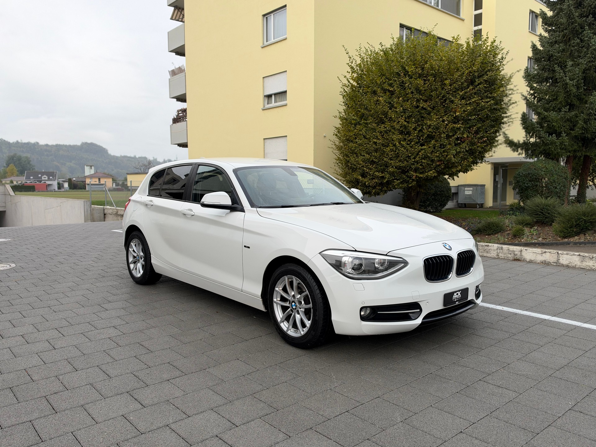 BMW 116d Sport Line-image-6