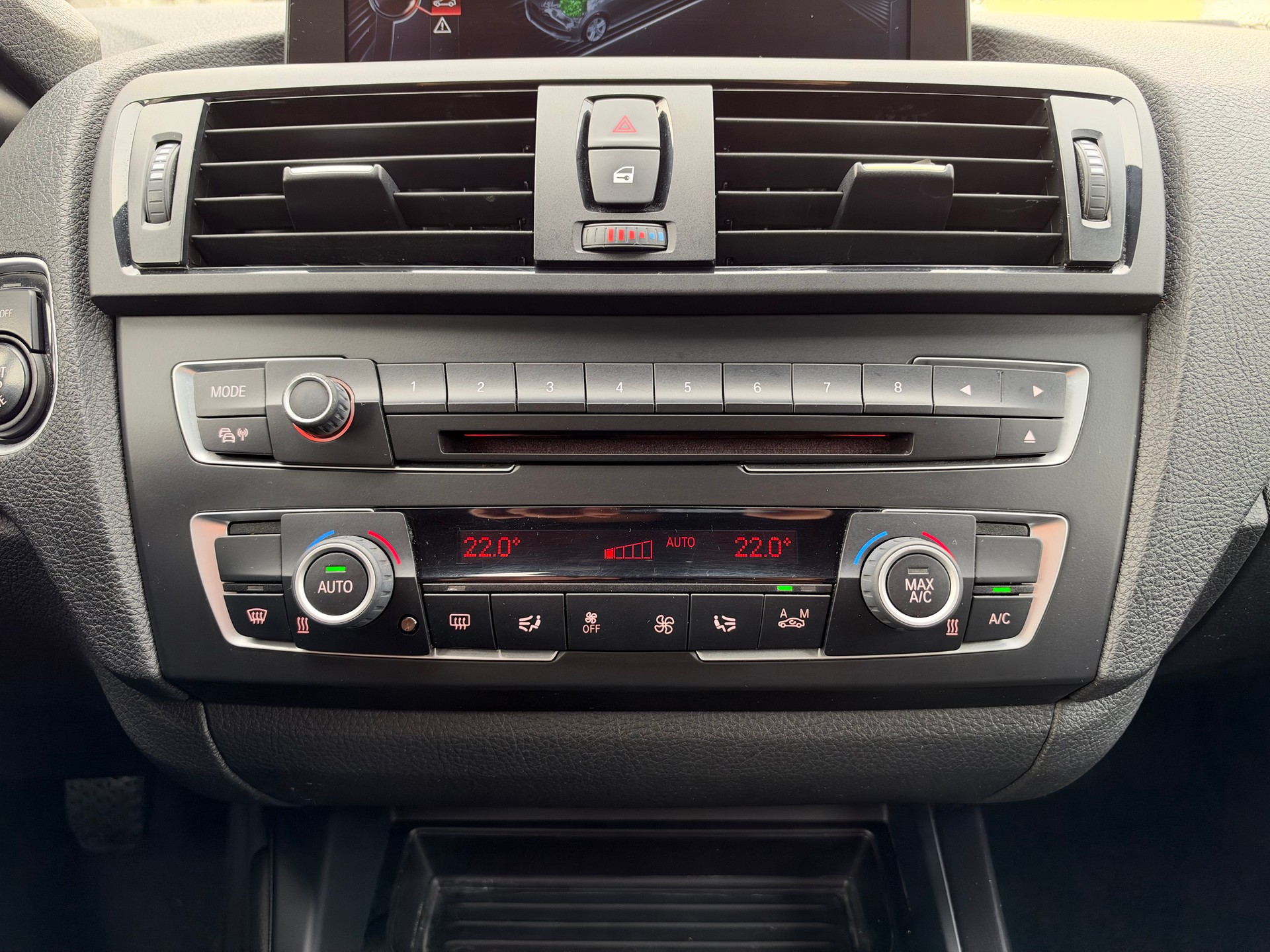 BMW 116d Sport Line-image-13