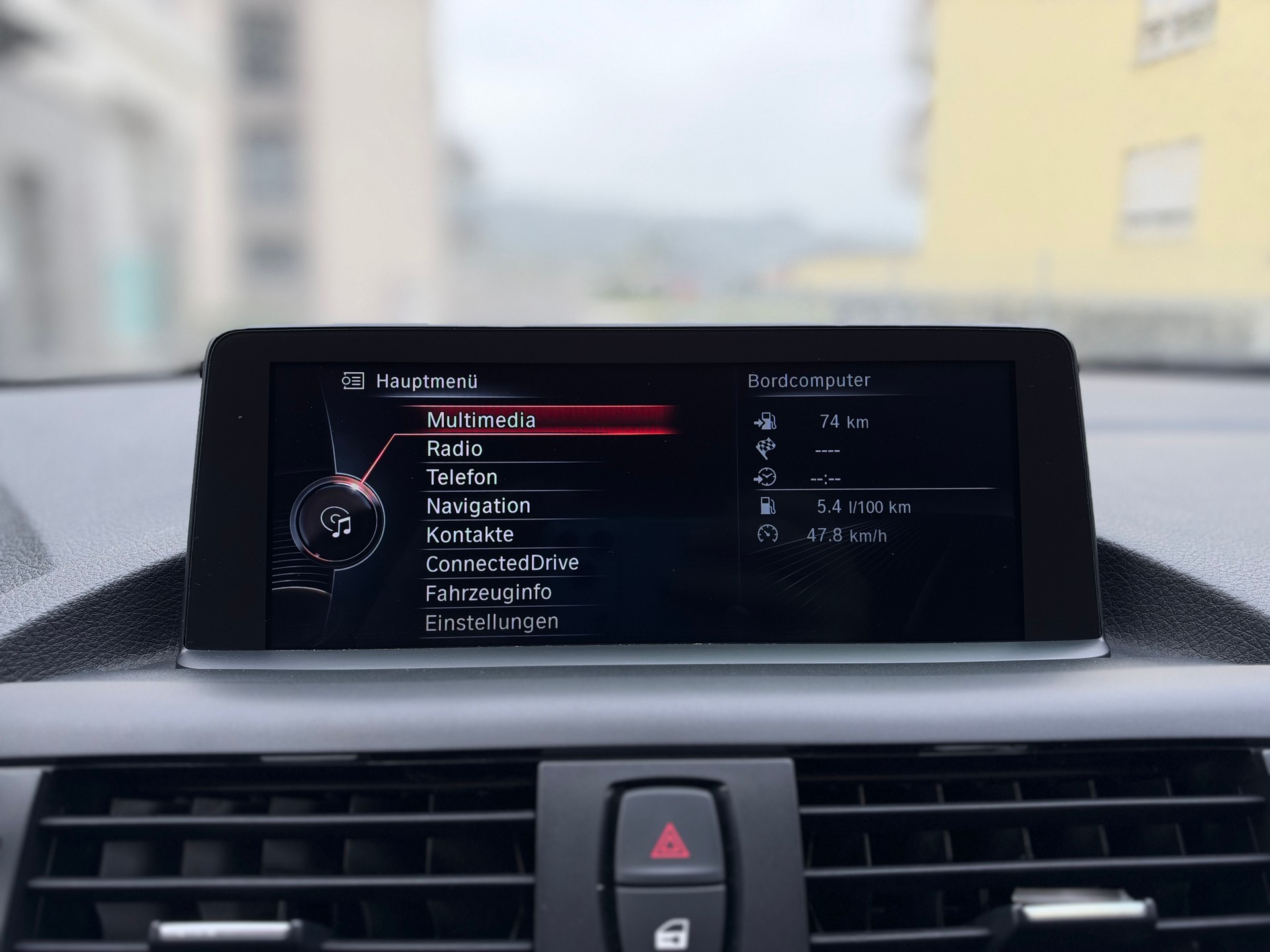 BMW 116d Sport Line-image-16