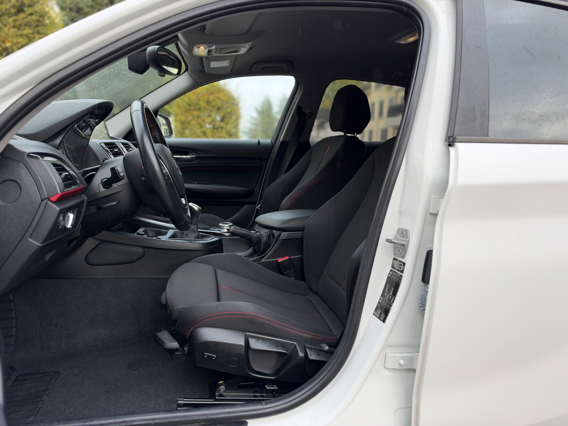 BMW 116d Sport Line-image-12