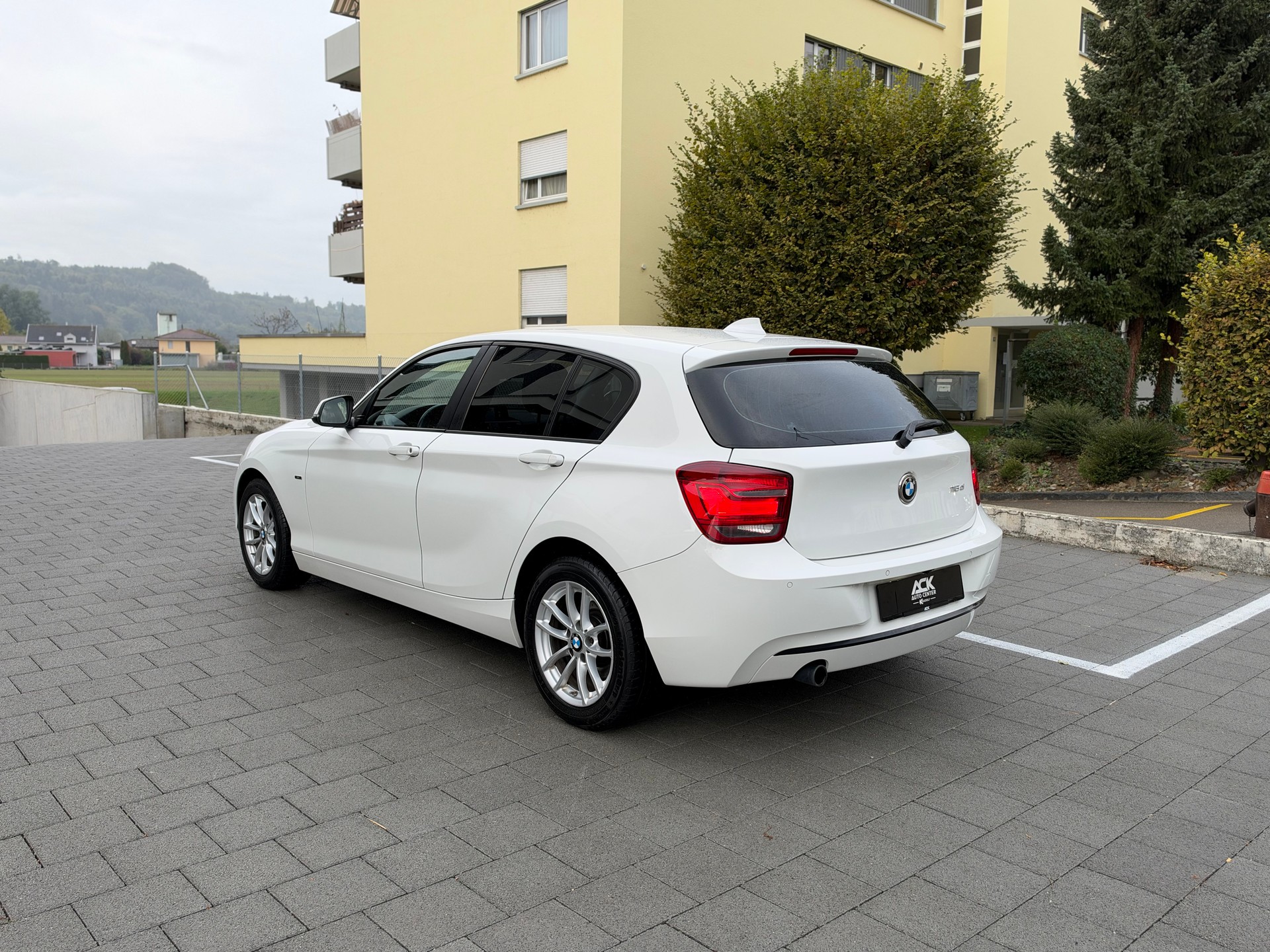 BMW 116d Sport Line-image-2