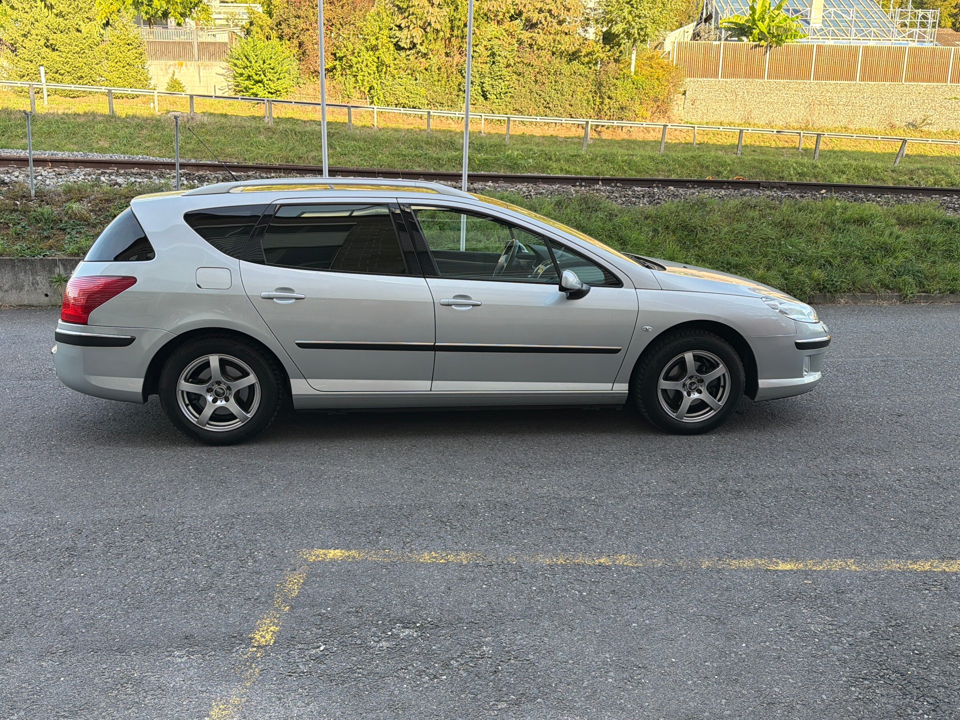 PEUGEOT 407 SW 2.0 HDI Dynamic Edition Automatic-image-5